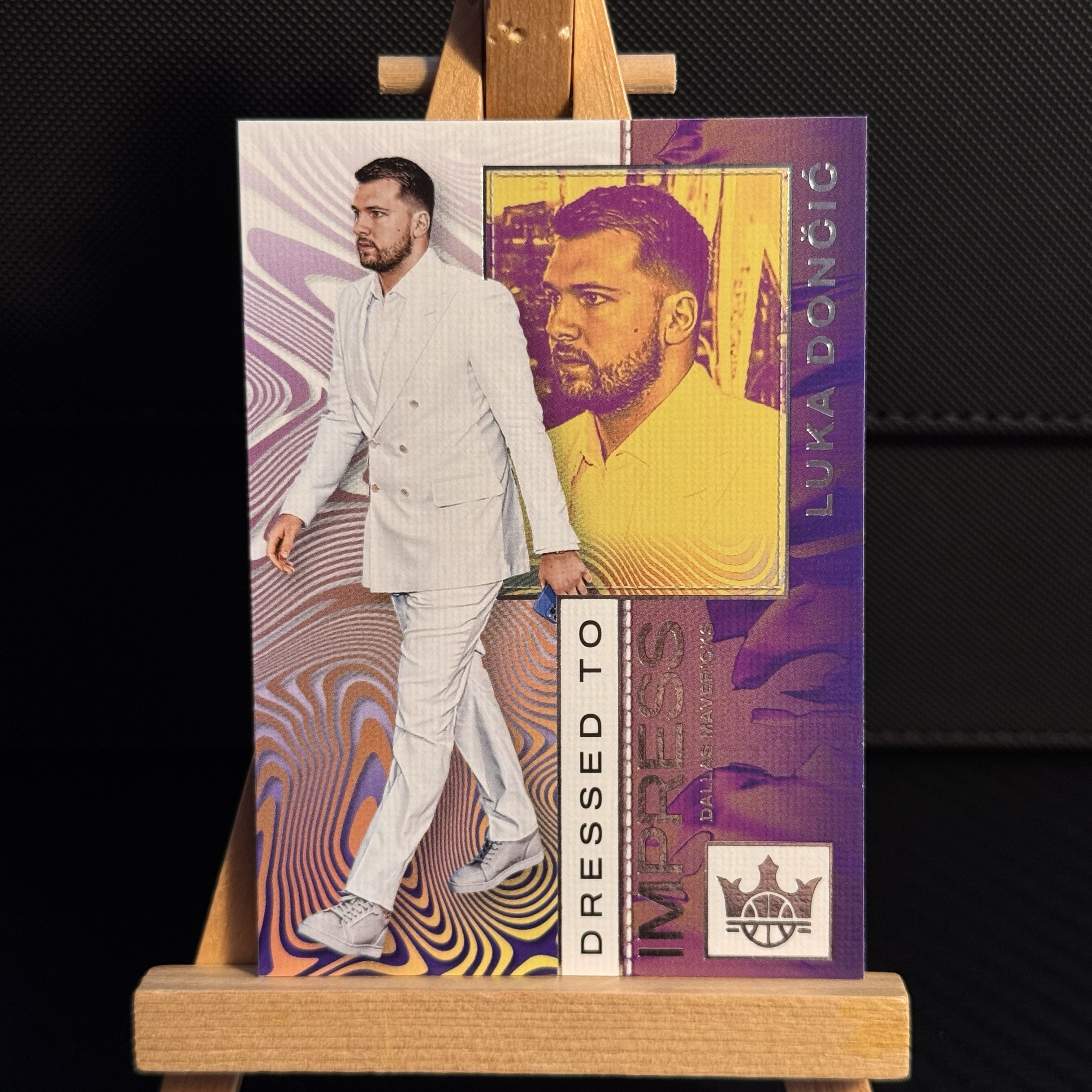 【GPK代卖】2024-25 Panini Court Kings 油画 Luka Doncic 卢卡 东契奇 77 Dressed To Impress 走秀特卡 时装 收藏必备 卡品如图