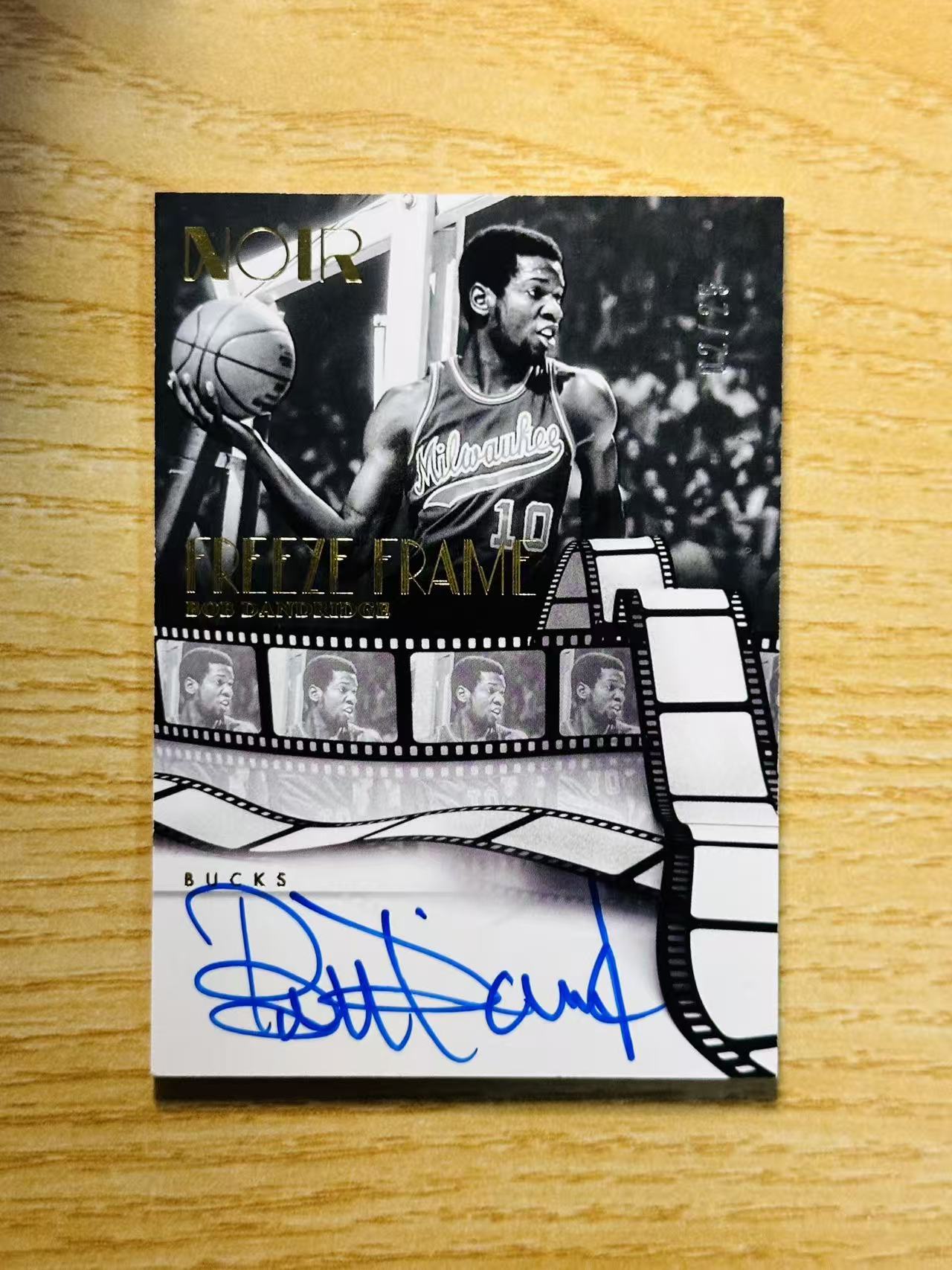 2024-25 Panini Noir Bob Dandridge #34 鲍伯 丹德里奇 诺尔 定格签 签字 卡签 /25编 金平行 雄鹿