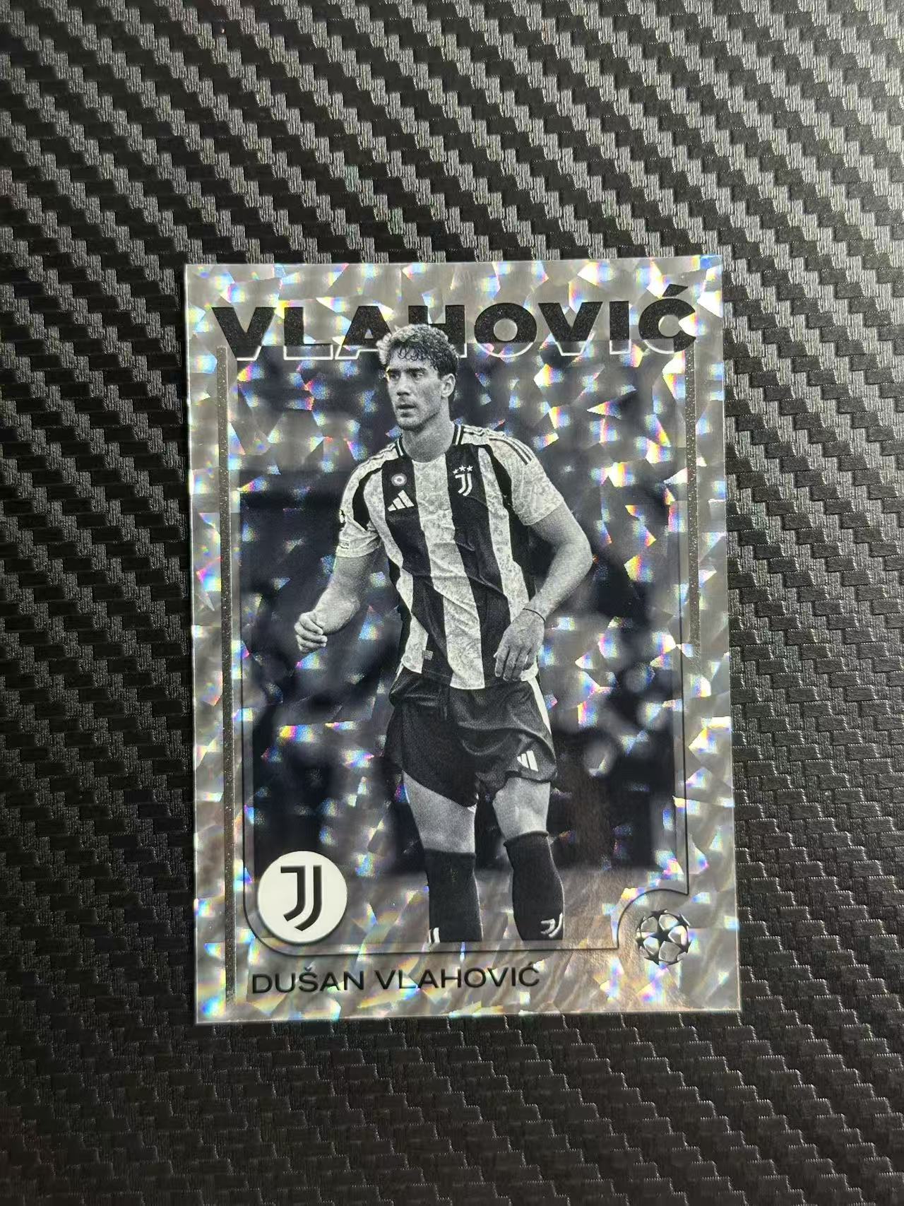 2024 Topps UCC dusan vlahovic 欧战 杜桑 弗拉霍维奇 尤文图斯 黑白碎冰折 131/150编 卡品如图 拍前看描述