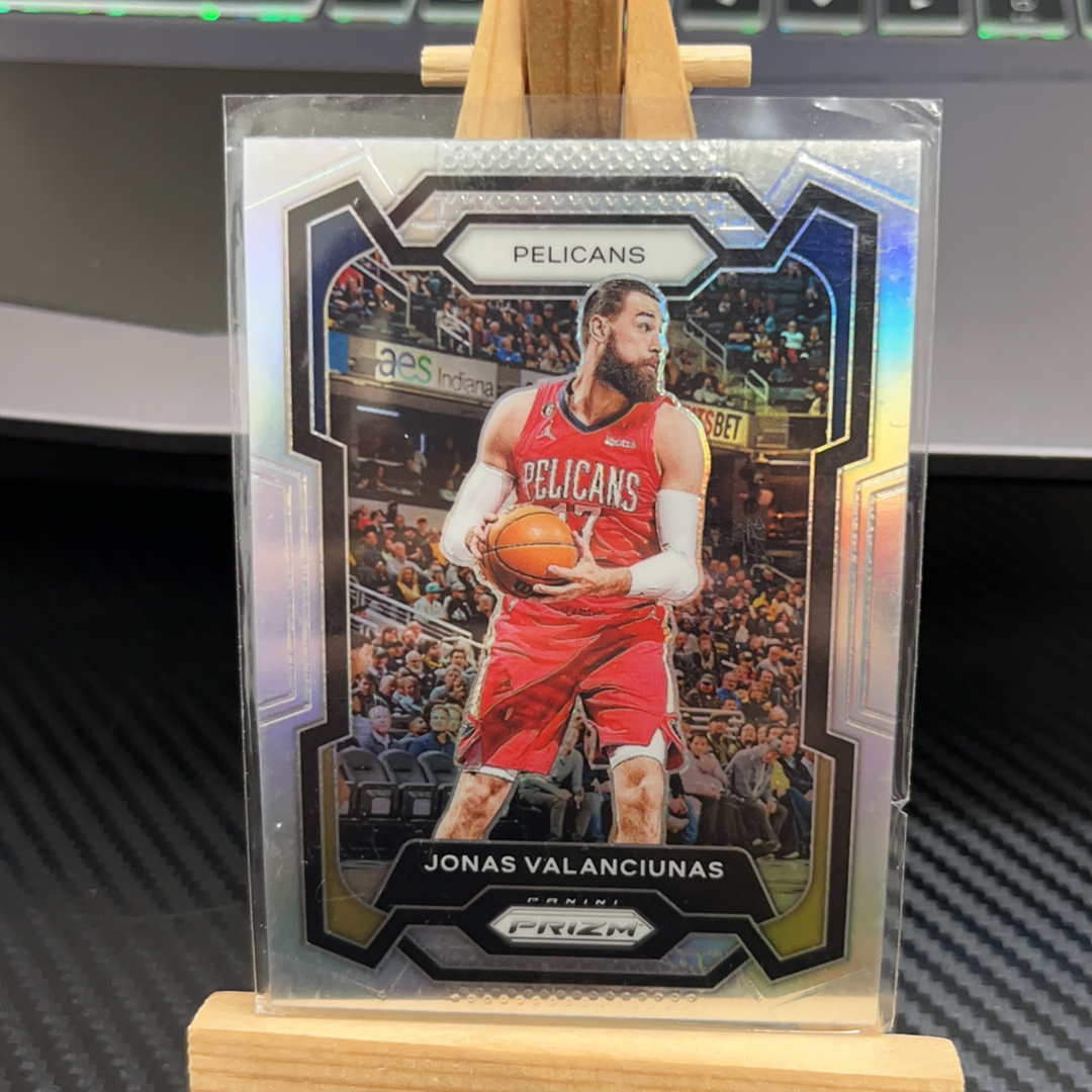 2023-24 Panini Prizm Jonas Valanciunas 瓦兰丘纳斯 鹈鹕 银折 折射 prizm系列 pz 卡品如图 凑图必备 值得收藏!免费代卖!