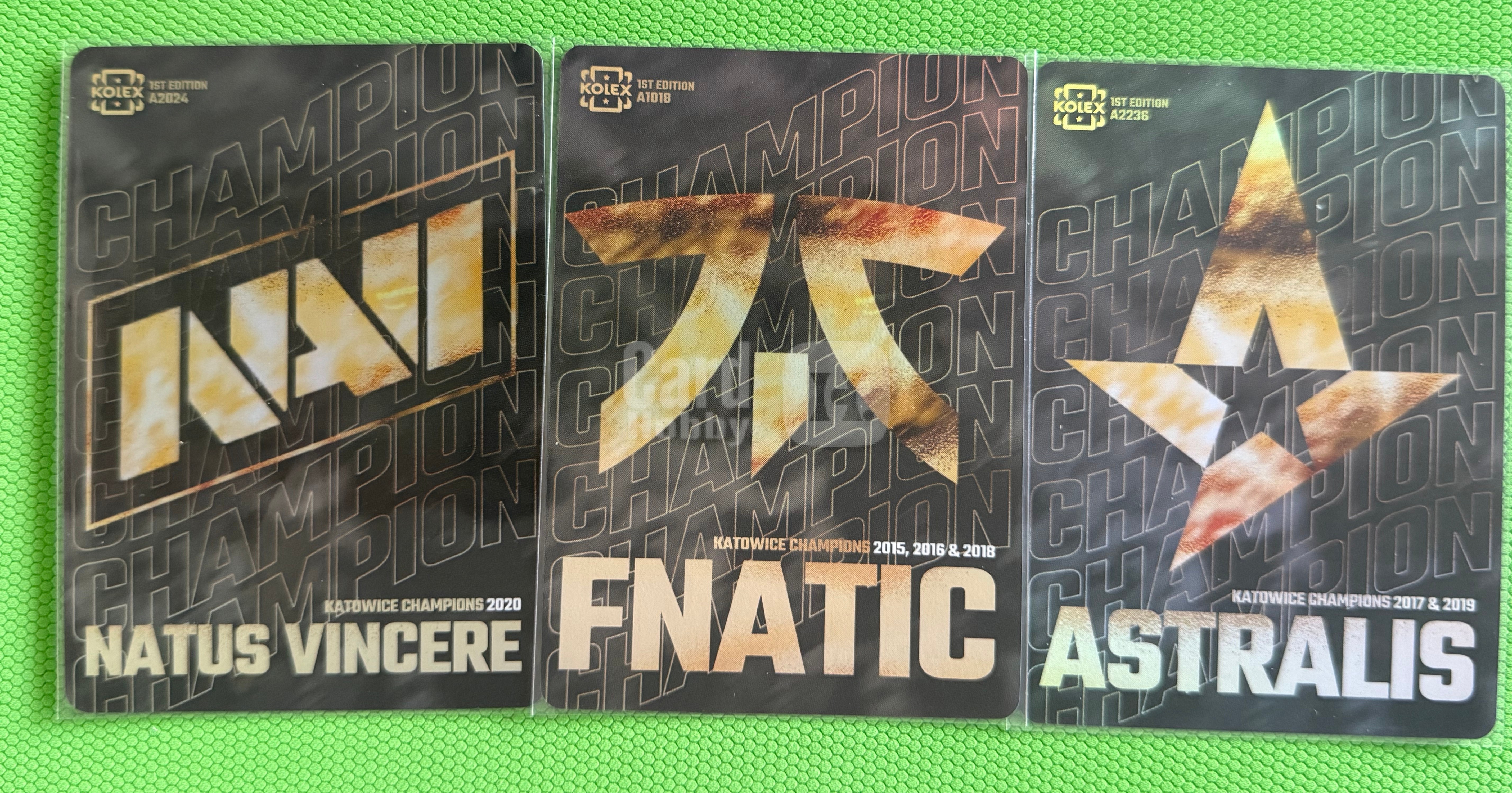 2023 KOLEX CSGO 卡品如图 【3张lot】NAVI FNC Astralis 冠军队标特卡 金队标 收藏必备 cjh