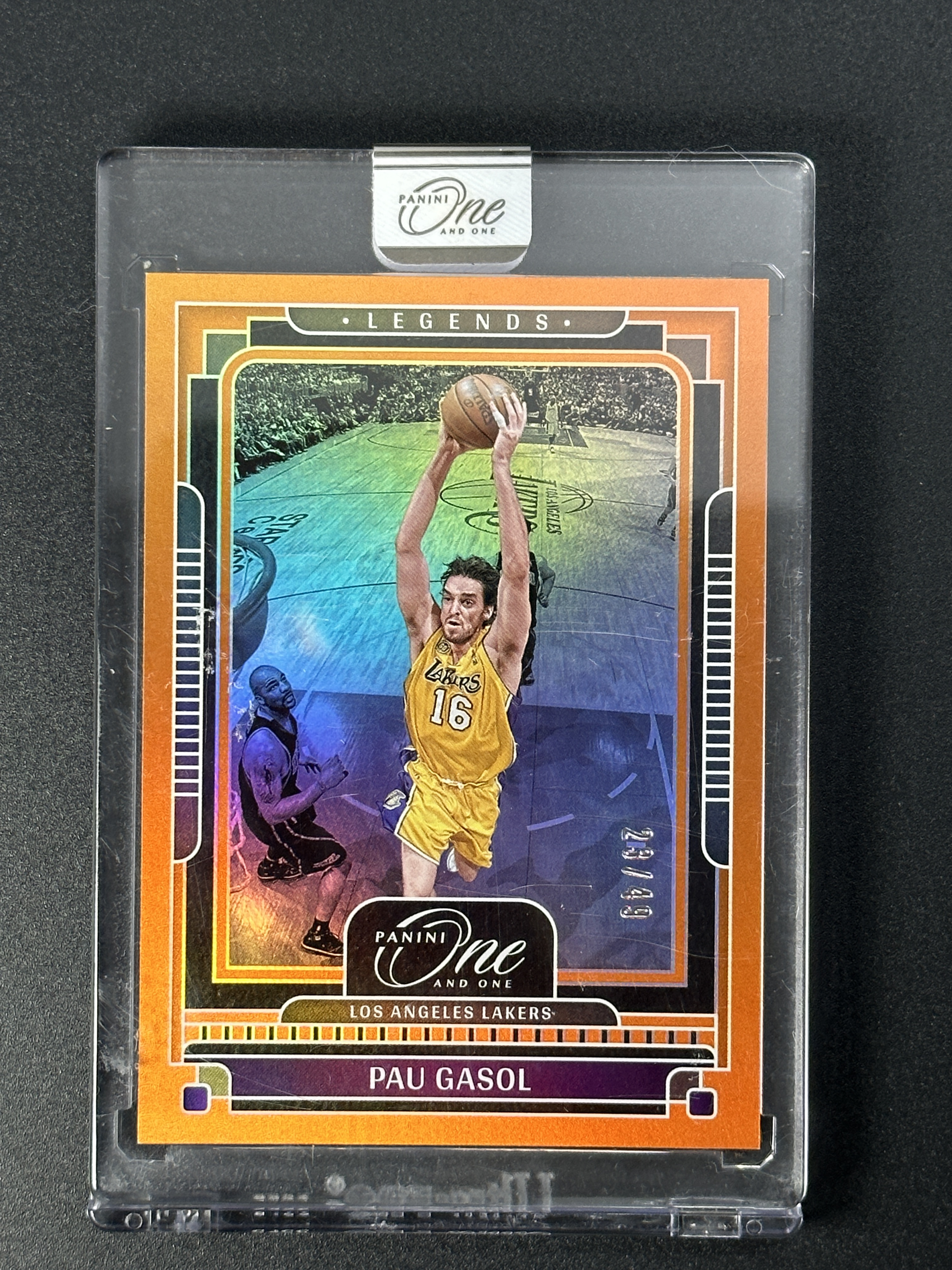 2024-25 Panini One and One Pau Gasol 保罗加索尔 湖人 49编 base 橙折 折射 原封砖微瑕