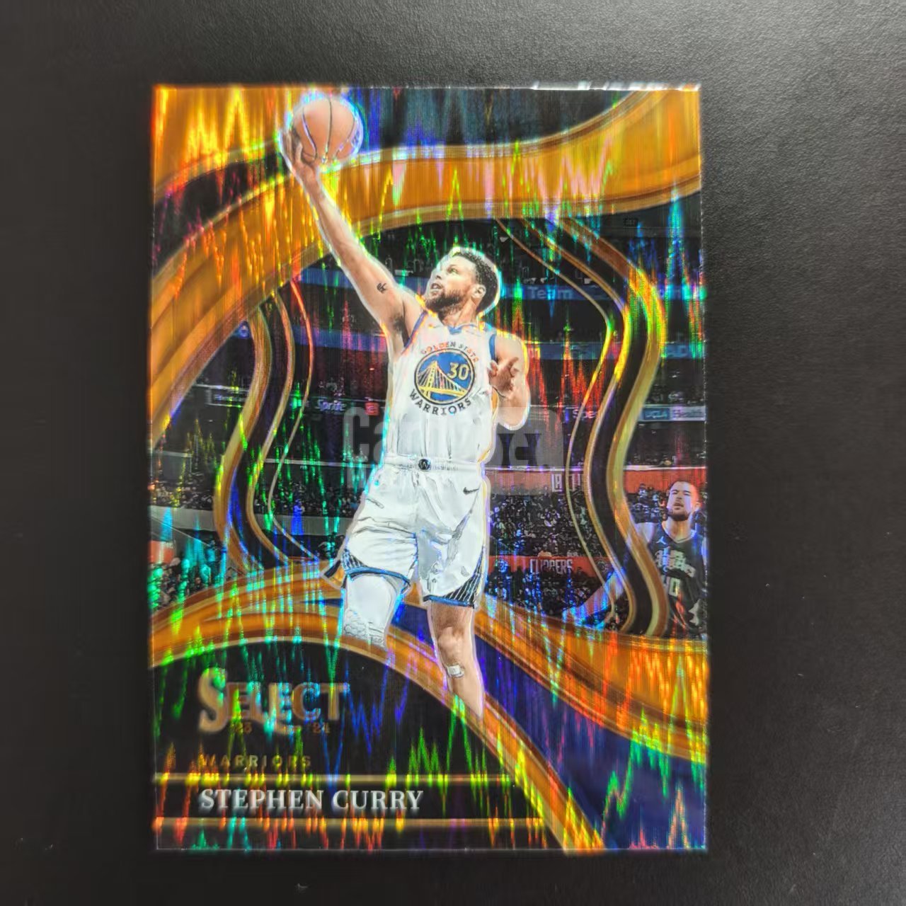 2023-24 Select 斯蒂芬库里 Stephen Curry 三级 大比例 Courtside 橙波纹 Shimmer 折射 熔岩折