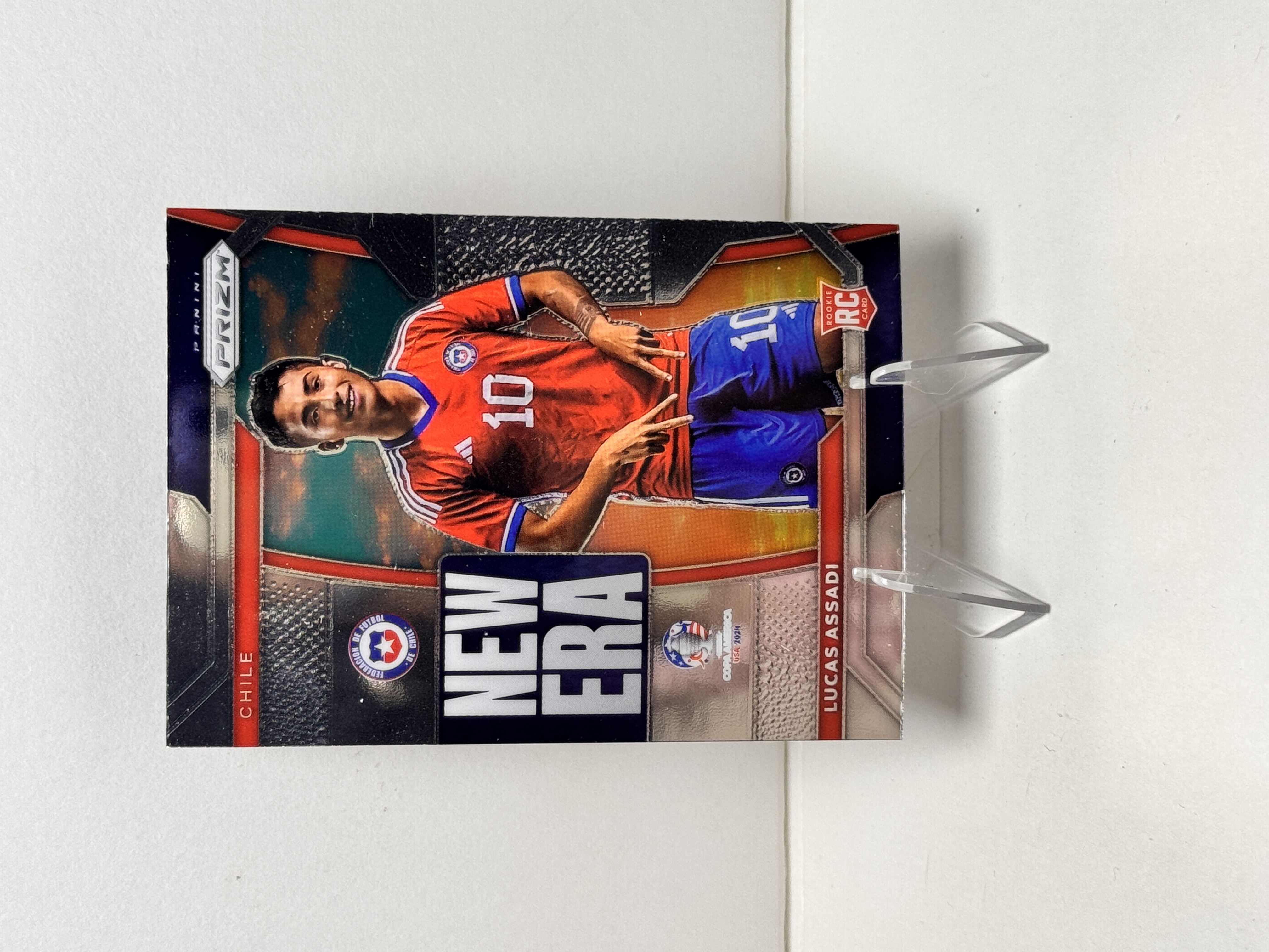 2024 Panini Prizm Lucas Assadi RC 美洲杯 PZ 智利 新秀 卢卡斯.阿萨迪 New Era 新时代特卡 实卡精美 收藏必备 卡品如图 【星爷代拍】D3-1