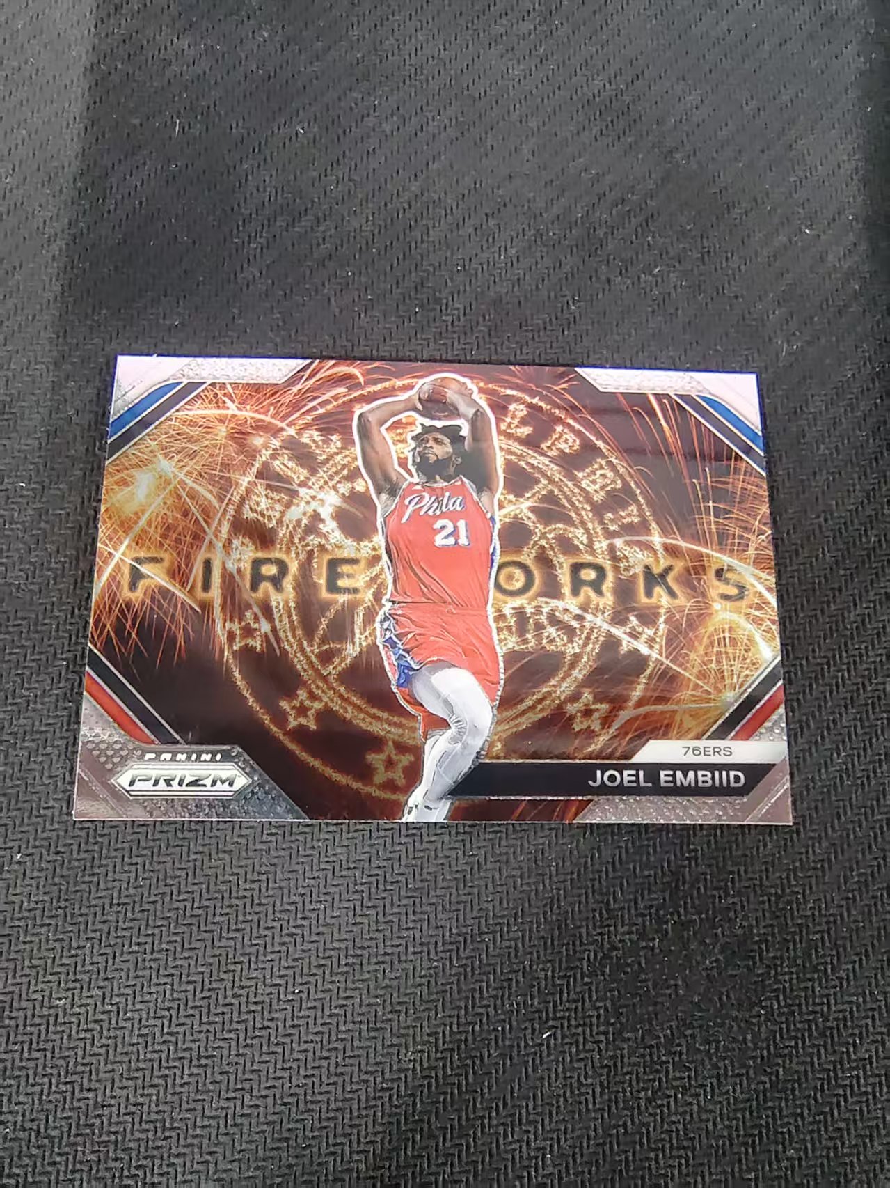 【可合并,不累计】2023-24 Panini Prizm Joel Embiid 乔尔 恩比德 大帝 76人 烟花特卡 PZ 划痕 边角微瑕 介意勿拍 #13