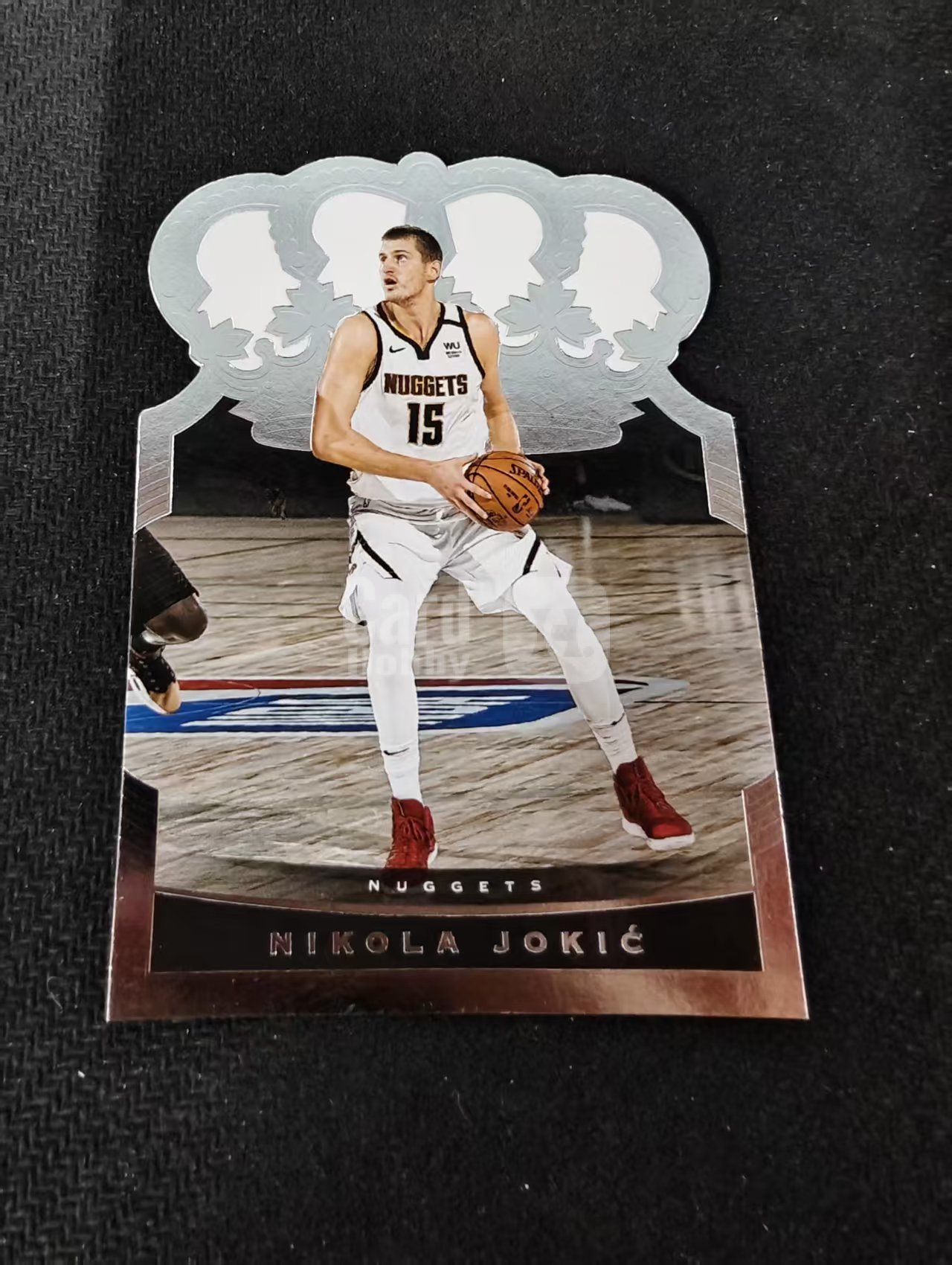 2020-21 Panini Crown Royale Nikola Jokic 皇冠 掘金 尼古拉 约基奇 约老师 皇冠 异形 划痕 边角瑕疵 #75