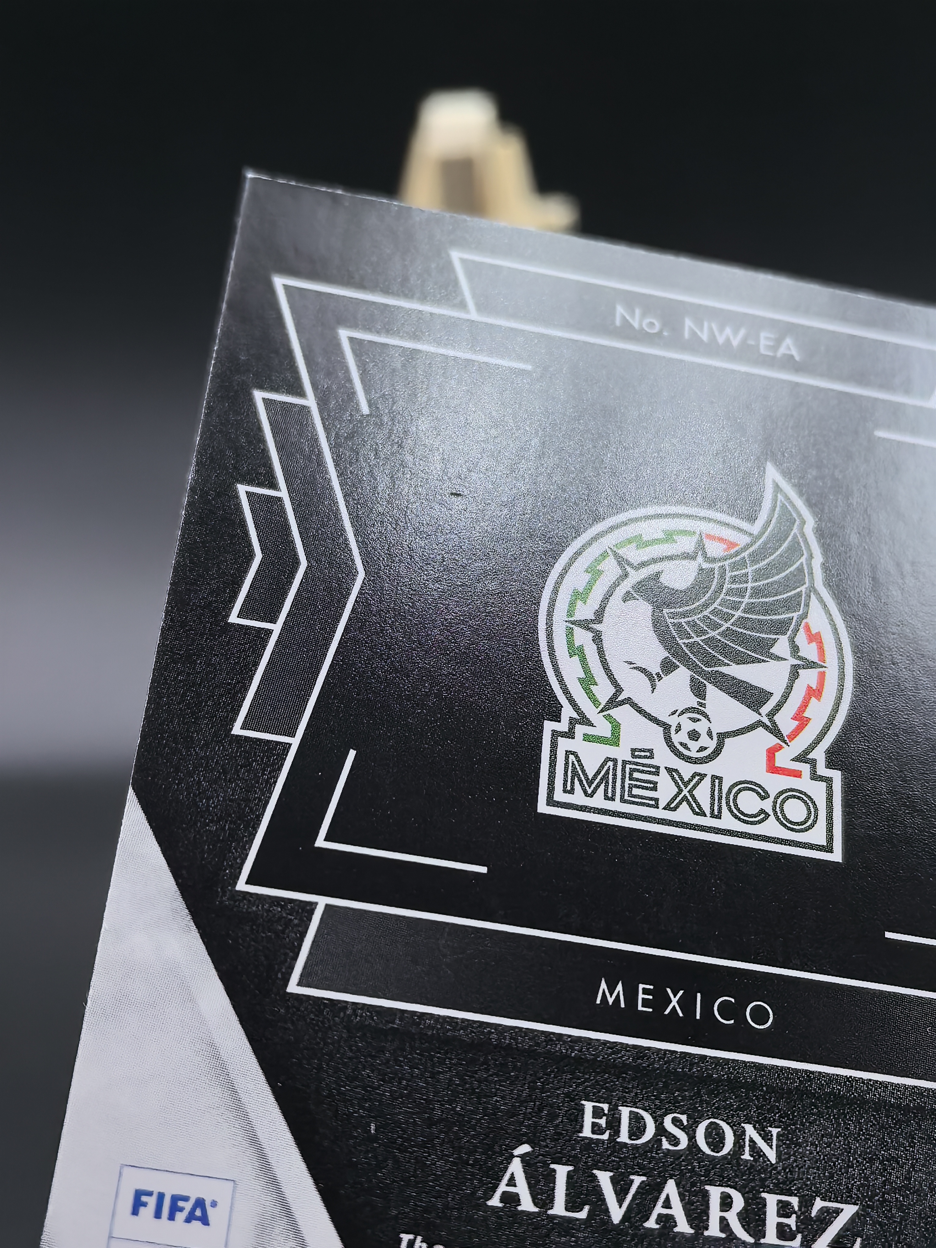 2024-25 Panini Noir Edson Alvarez 诺尔 墨西哥 阿尔瓦雷斯 New Wave 新浪潮球衣物料切割 限量75编 三色暴力切割 卡品如图(生蚝哥)