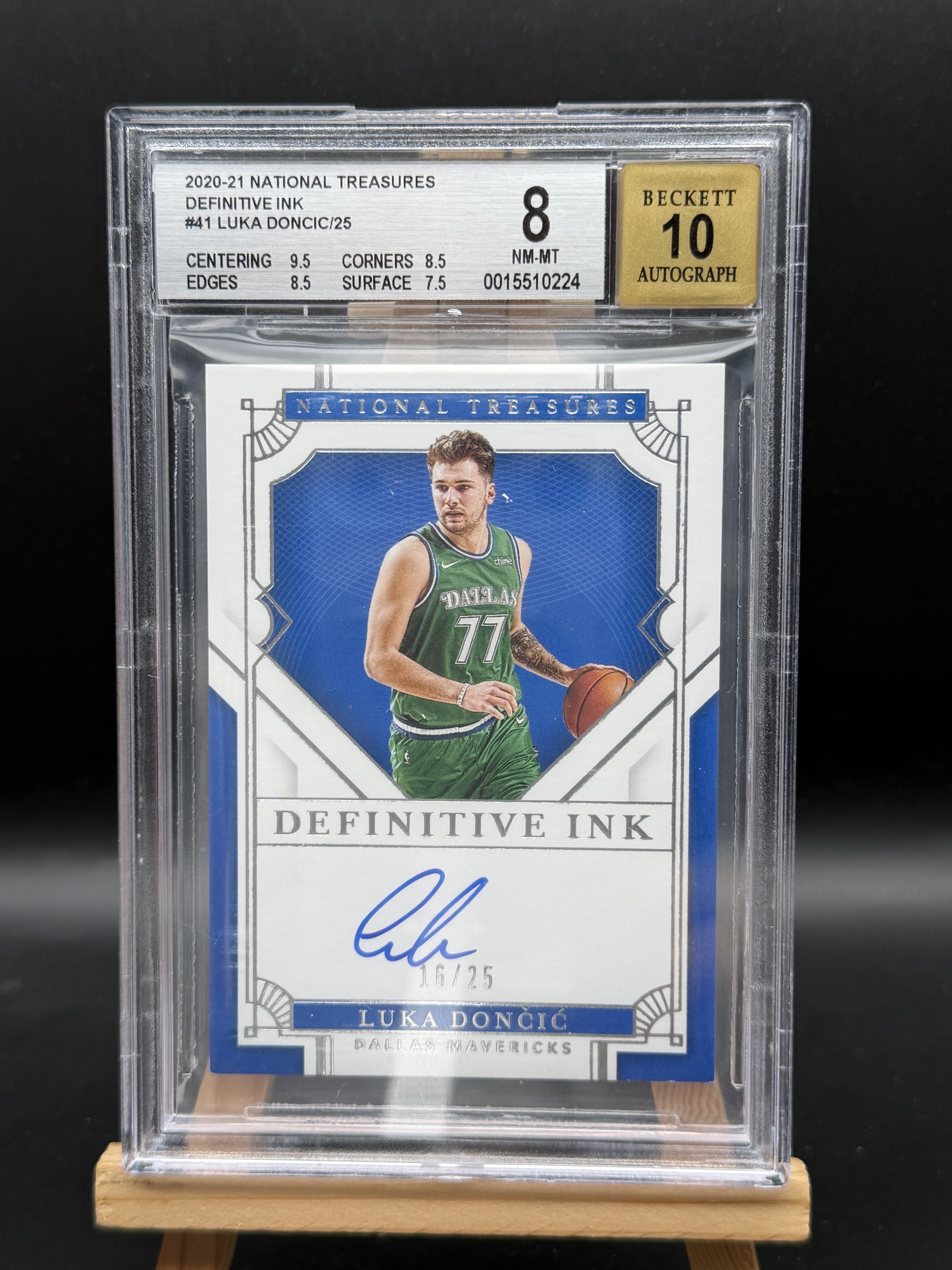2020-21 Panini National Treasures Luka Doncic 卢卡 东契奇 独行侠 国宝 definitive ink 25编 银折 卡签 签字 BGS8/10分