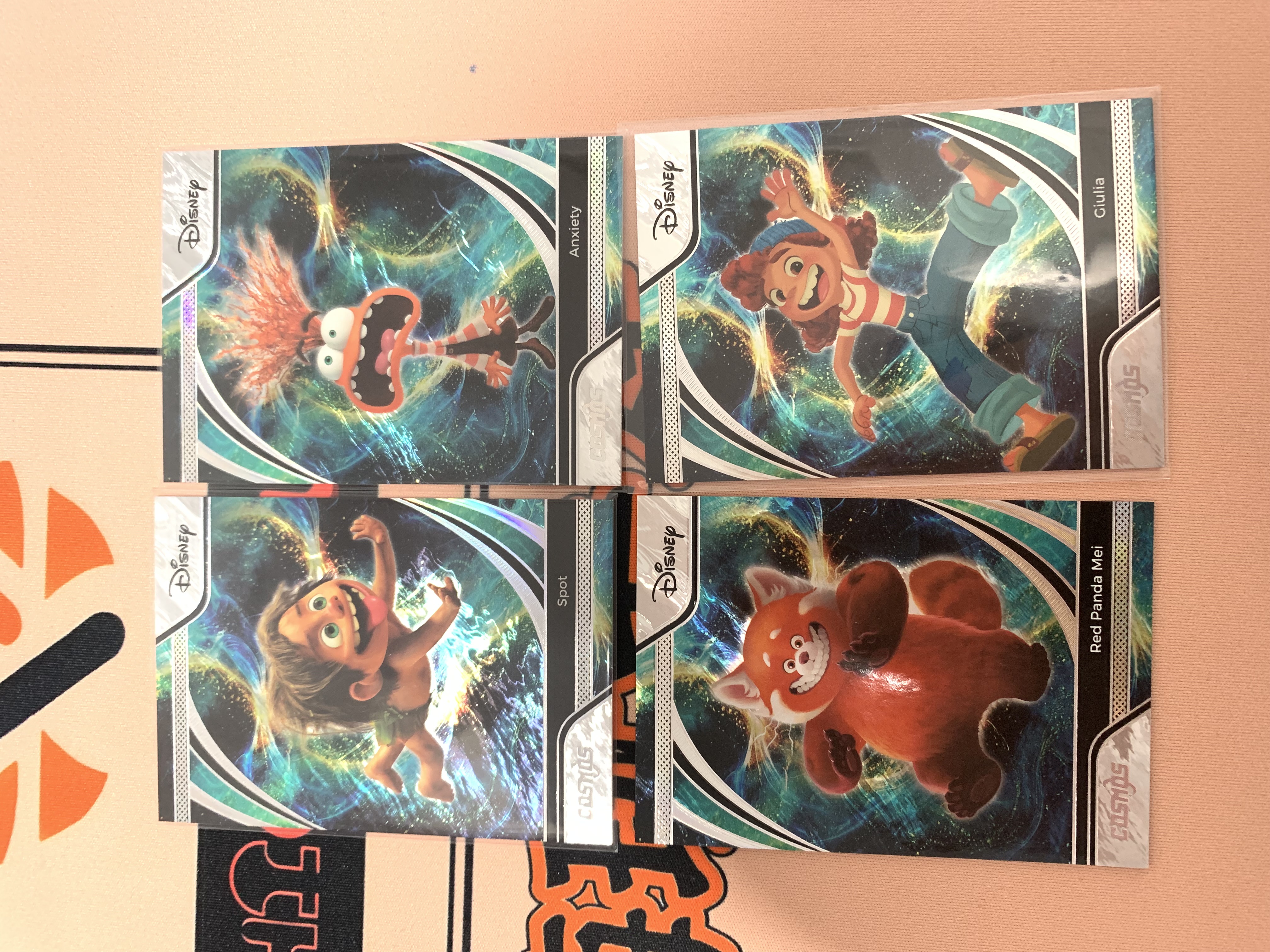 2025 Kakawow Disney 迪士尼cosmos 4张lot 365编 不重复 签字 关联:米奇 米妮 史迪奇 小熊维尼 乐佩 艾莎 贝儿 爱丽儿 topps