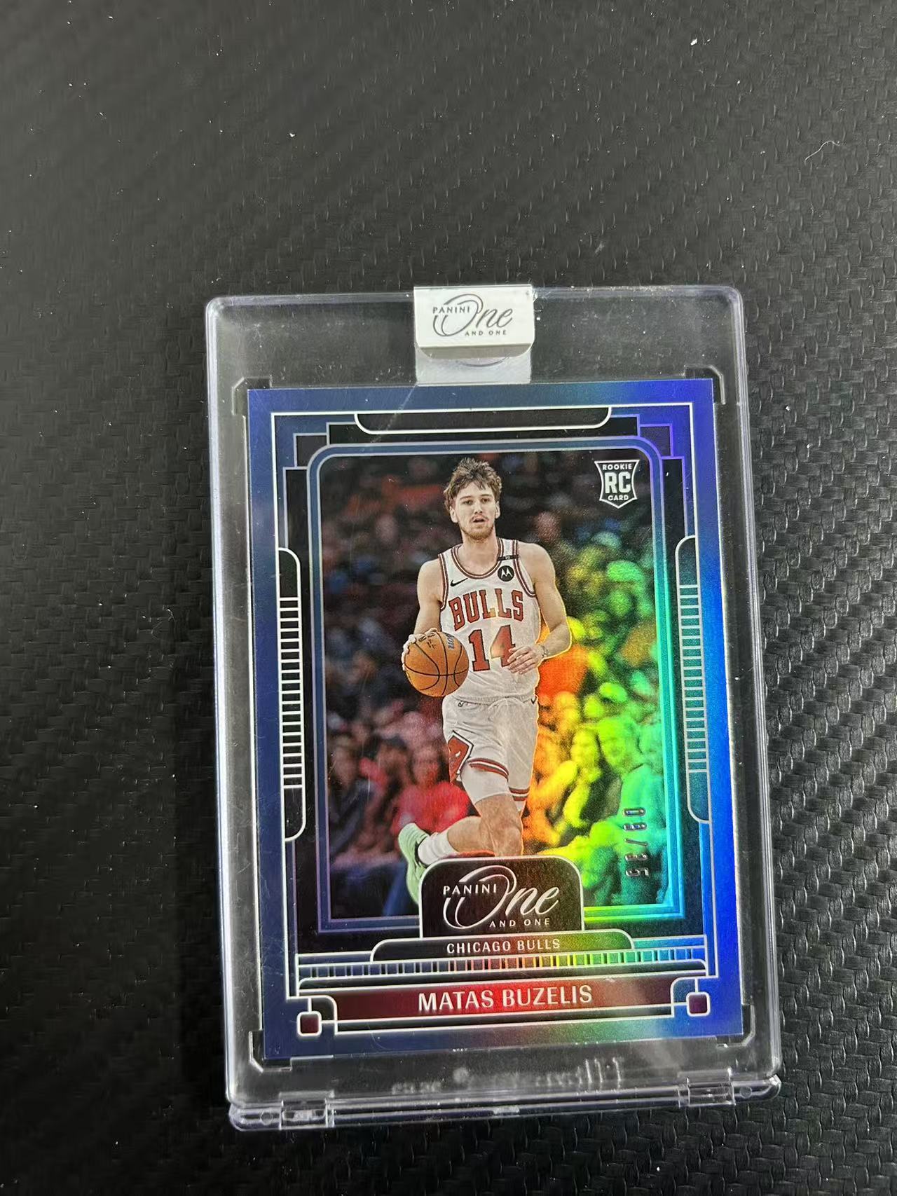 2024-25 Panini One and One Matas Buzelis RC #140【灯灯拍卡】OAO 新秀年 RC 公牛 布泽利斯 原封砖 09/35编 折射 低编 收藏必备【雪茄】