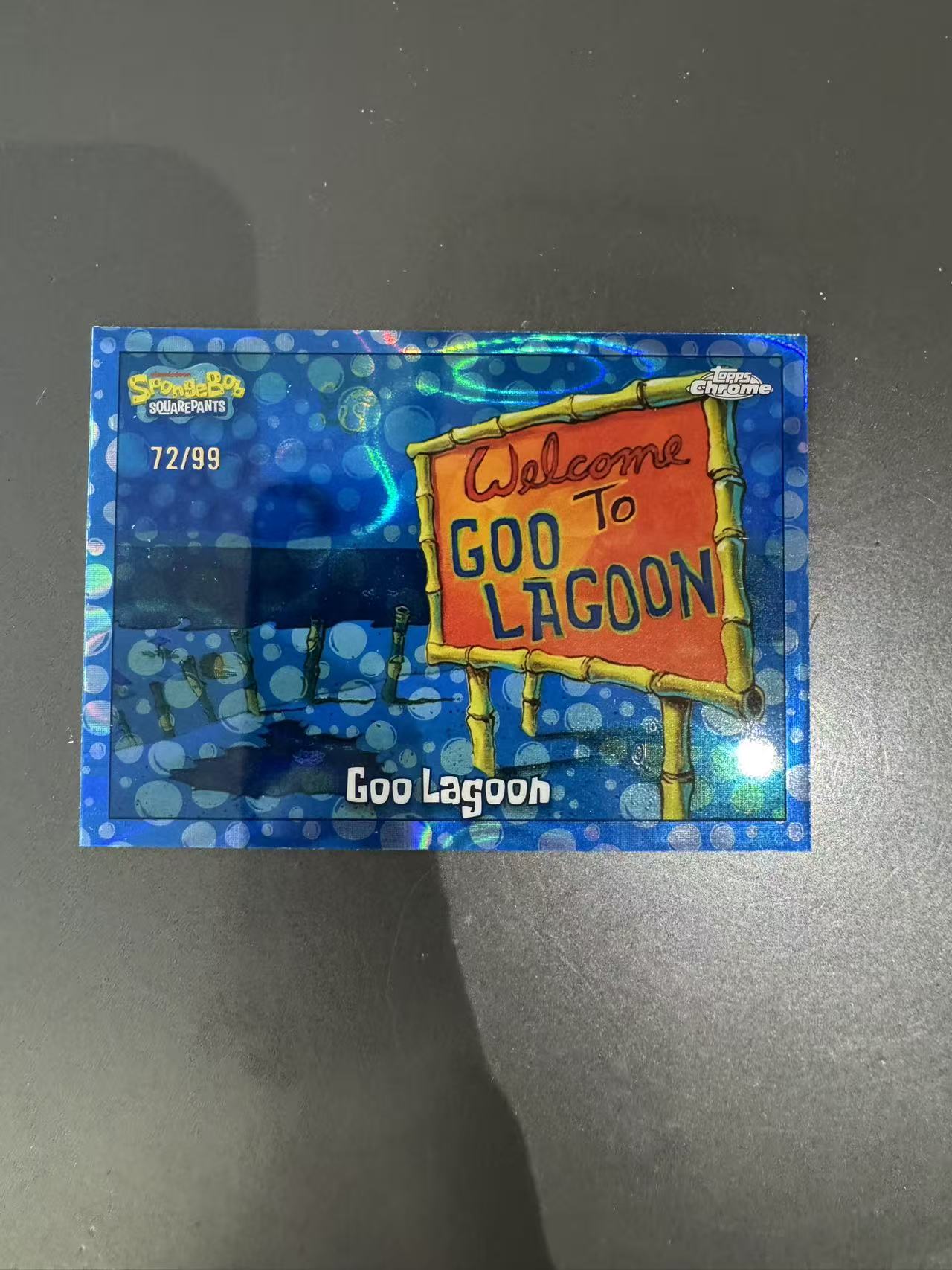 2025 Topps Chrome SpongeBob 25th 海绵宝宝 25周年 Goo Lagoon 酷乐湖 指示牌 蓝泡泡折 /99编 选图精美 卡品如图 收藏凑套