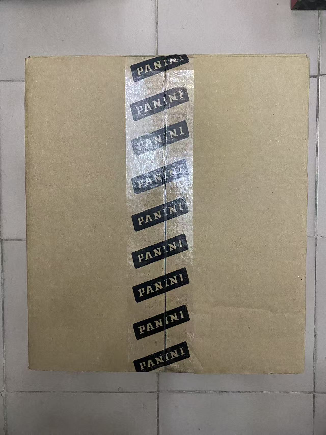 【扒卡拍卖 拍前请看描述】2026 Panini Prizm World Cup 世界杯PZ Hobby 单箱 寻找梅西C罗亚马尔姆巴佩登贝莱奥利塞贝林厄姆莫拉等好人新秀带编折射大比例签字! 箱况如图 到付发出! 箱箱0927BK02