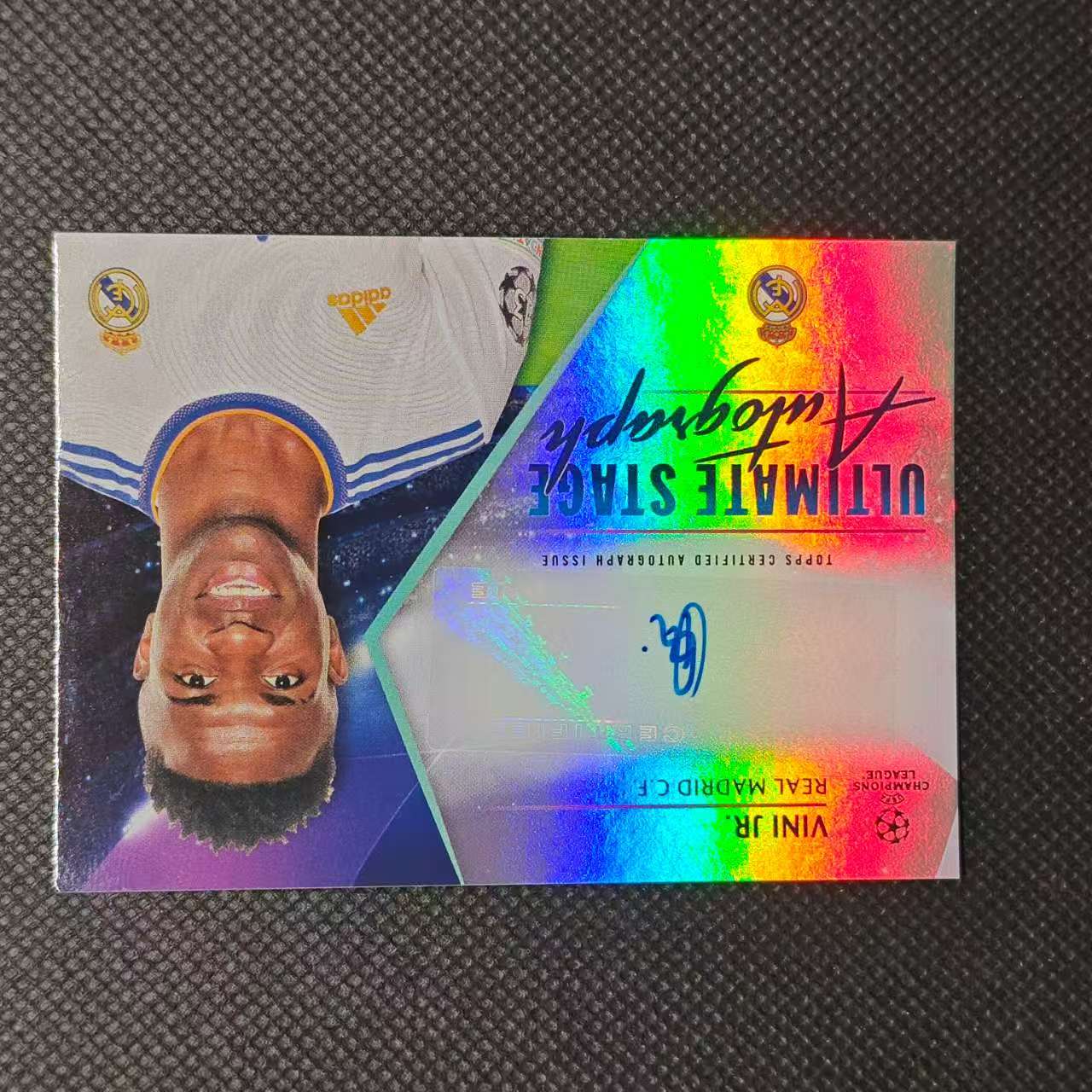 2022 Topps 欧战UCC Vini Jr. 面包#欧战足球 小熊 维尼修斯 /150编 横板签名 签字 皇马 皇家马德里 轻印微瑕 卡品细节看图