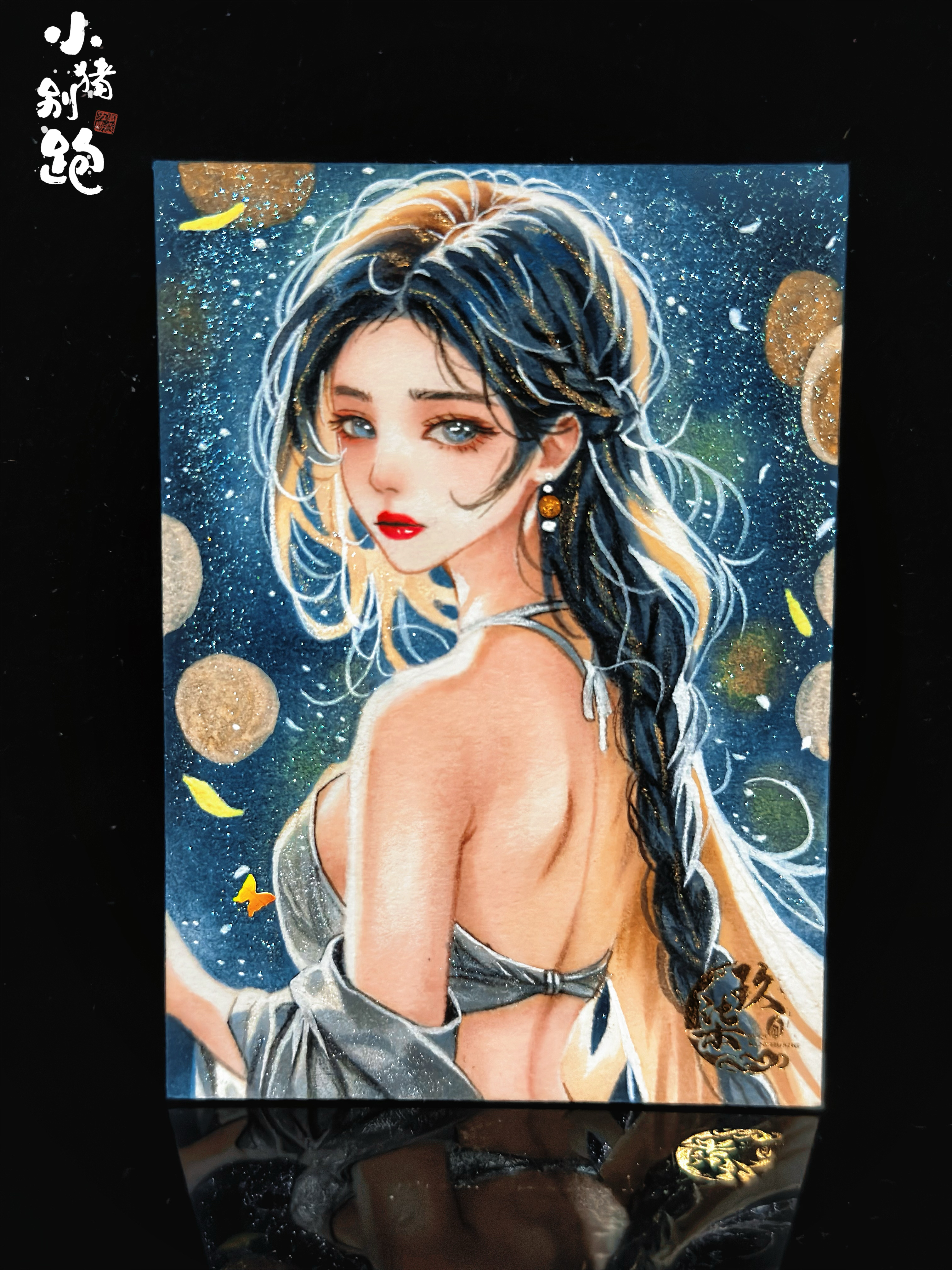 〖小猪别跑hit手绘〗【画师:冷寂】 类型:1/1 亲签 手绘卡 sketch card 上架手绘卡为工作室出品,画师亲笔所绘,并非印刷卡,本店上架时间通常为周三或周六,请老板们多关注!