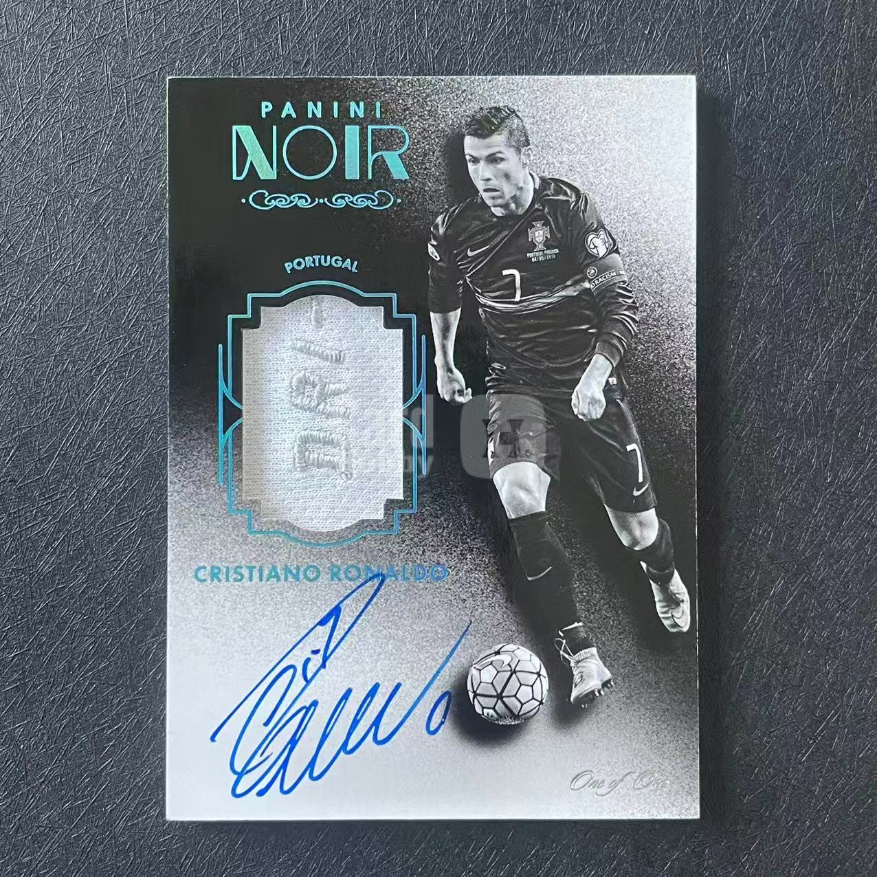 【德基拍卖】2016-17 Panini Noir Cristiano Ronaldo 元年诺尔 葡萄牙 C罗 克里斯蒂亚诺 罗纳尔多 落场球衣物料 卡签 签字 湖水蓝 One of One 1/1编 收藏必备 卡品如图 Andy9-3