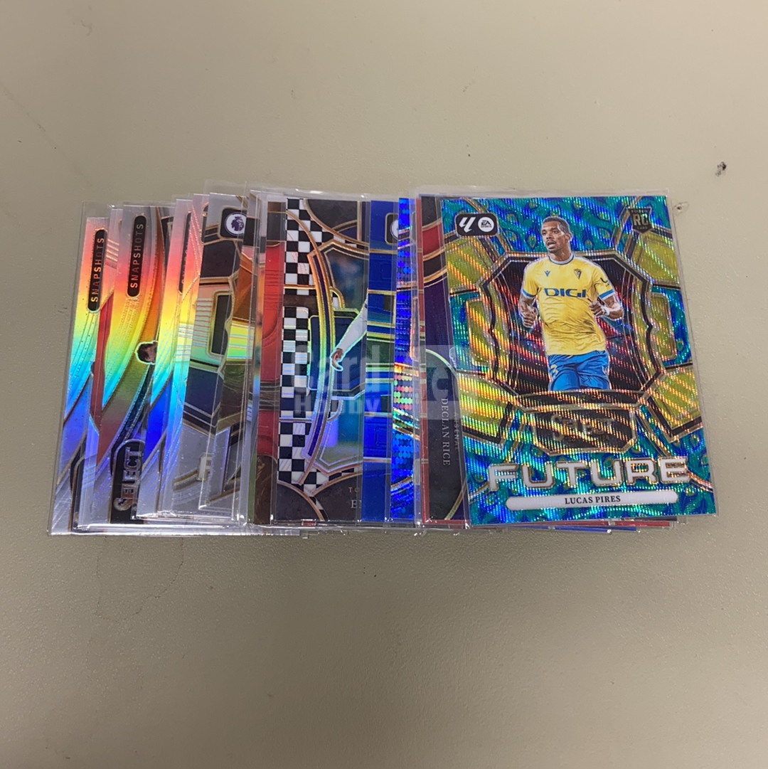 【小牛代拍】2023-24 Panini Select Lucas Pires 西甲 加的斯 新秀 卢卡斯 皮雷斯 rc 未来特卡 future 特卡 银折 折射 孔雀折 打包 卡品如图(车仔面)