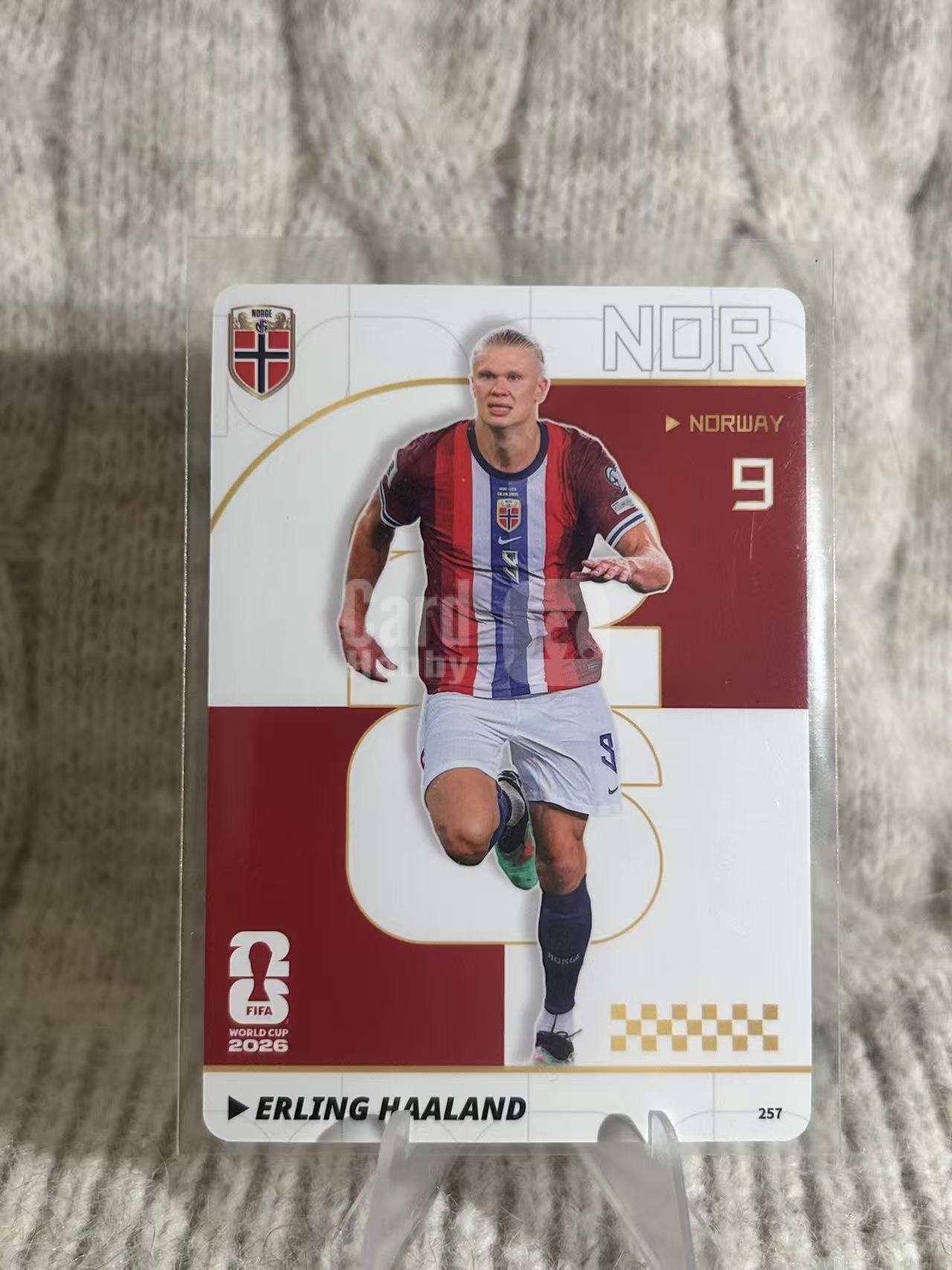2026 Panini FIFA 世界杯收藏卡 Erling Haaland 埃尔林・哈兰德,挪威国家队,基础卡。英超金靴得主,曼城三冠王核心,当代顶级得分机器