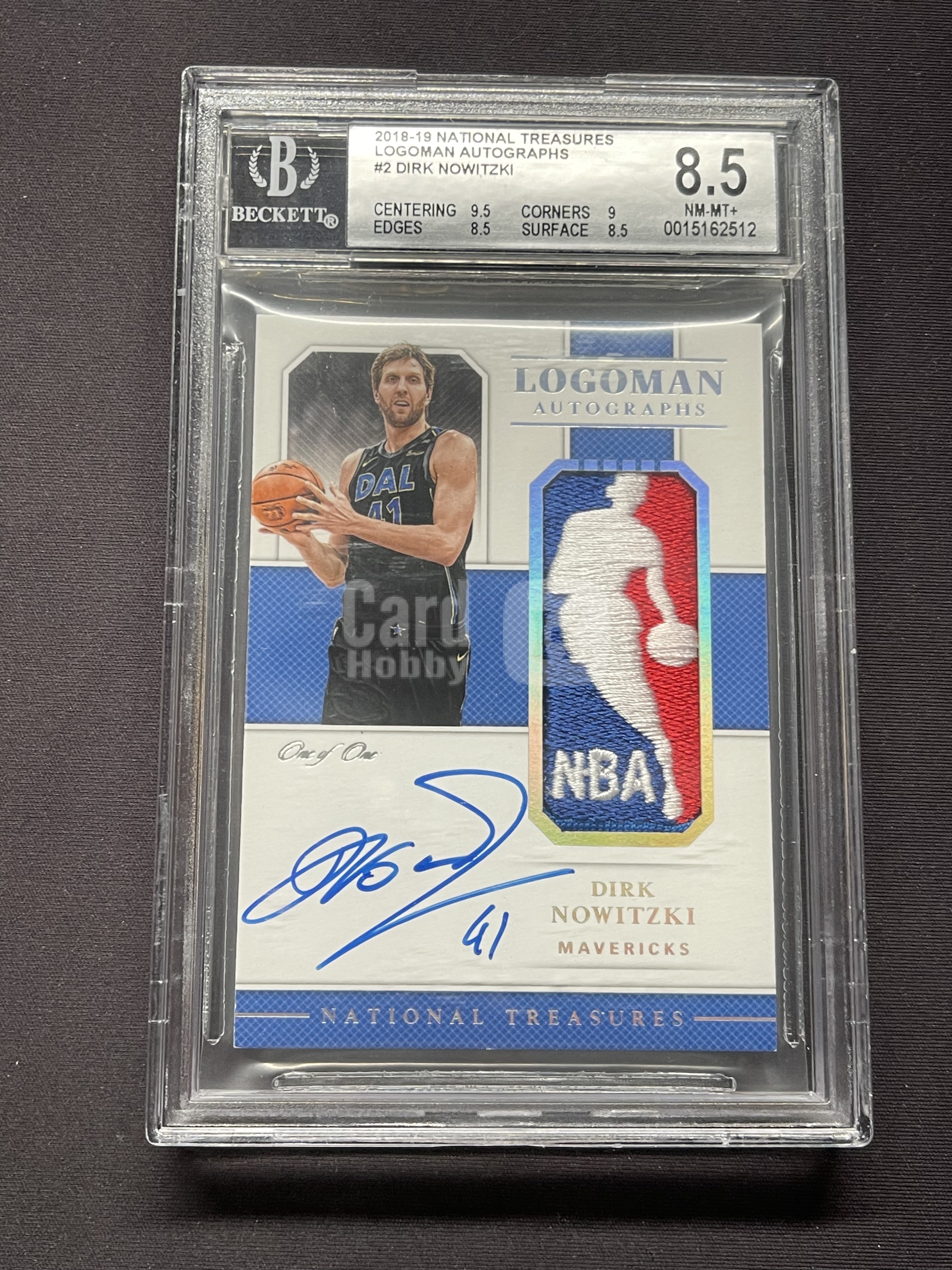 2018-19 Panini National Treasures Dirk 国宝 独行侠 德克诺维斯基 诺维茨基 刺绣LOGOMAN 签字卡签 1/1编 LA 白金闪 BGS8.5「老夫子」777