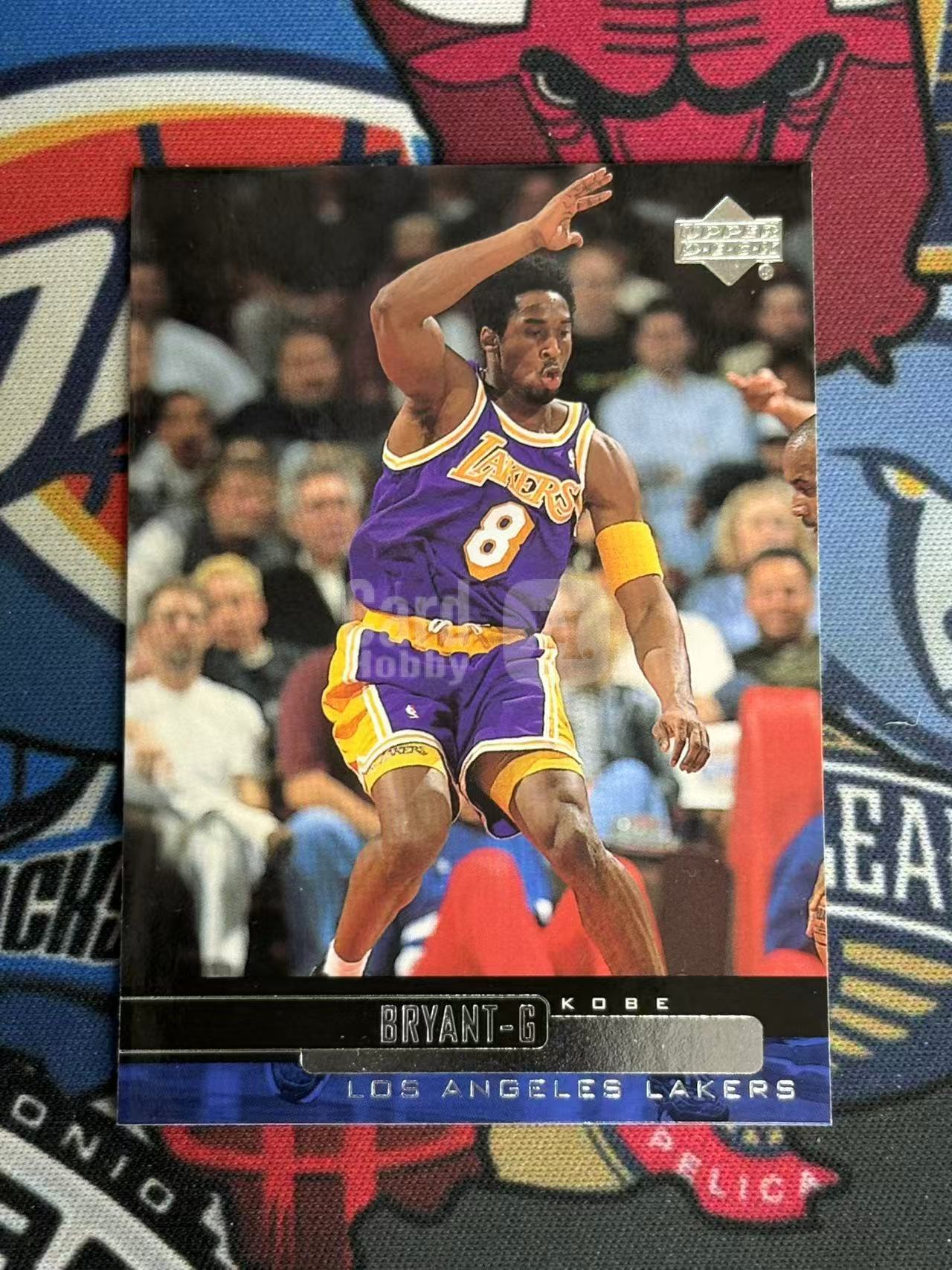 1999 UPPER DECK UD系列 Kobe Bryant 湖人名宿 8/24 黑曼巴 小飞侠 科比布莱恩特 经典老特卡 经典动作选图 专收凑套必备【烂臭嘴拍卖】