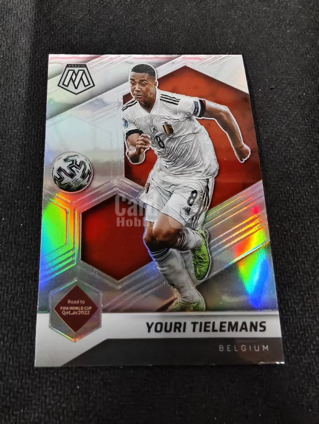 2021-22 Panini Mosaic Youri Tielemans 尤里 蒂勒曼斯 比利时 银折 卡塔尔世界杯马赛克 划痕 边角瑕疵 #189