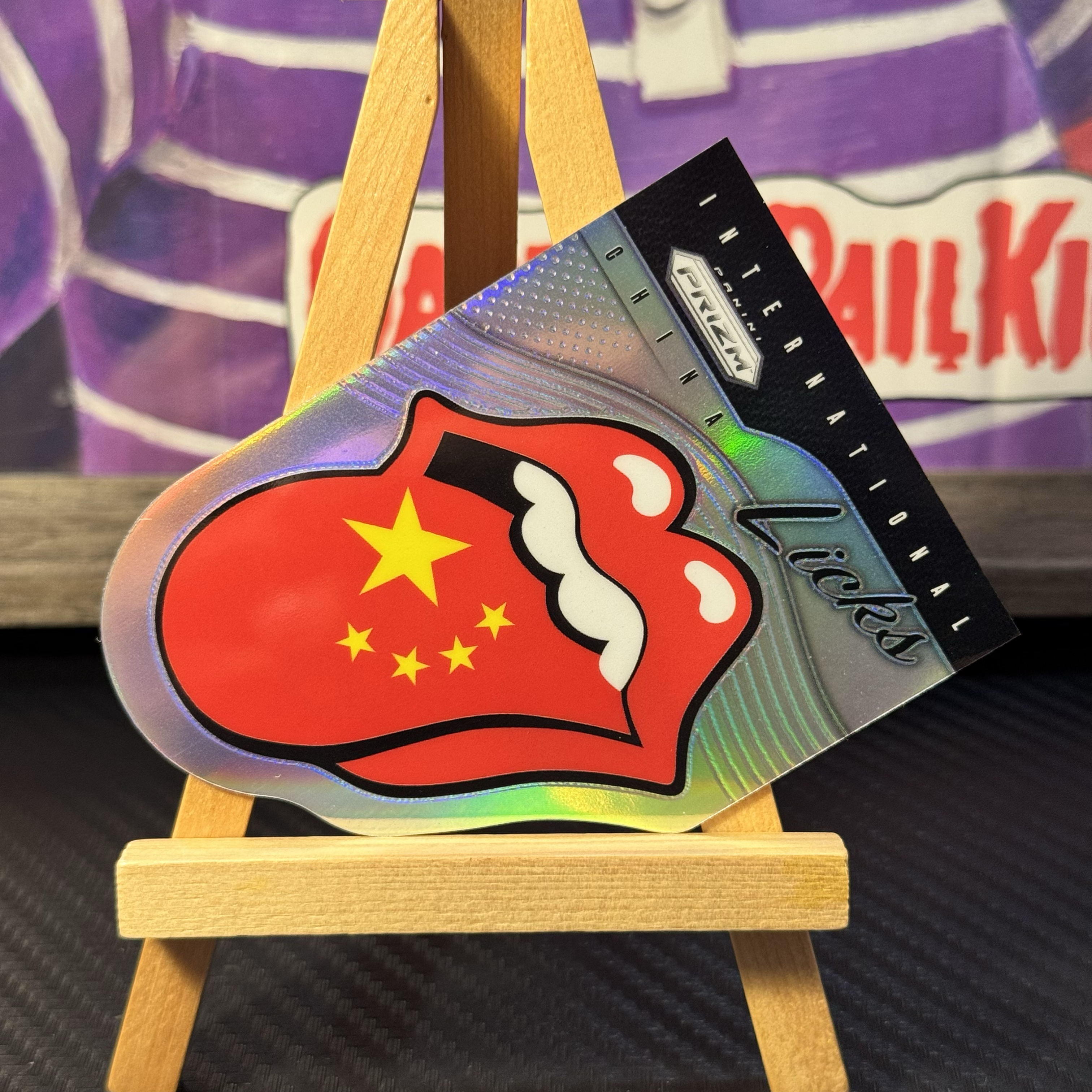 2025 Panini Prizm The Rolling Stones 滚石乐队 China 中国 国旗 银折 折射 Licks 国际热辣 大舌头logo 异形 特卡 超级经典 卡品如图 收藏必备
