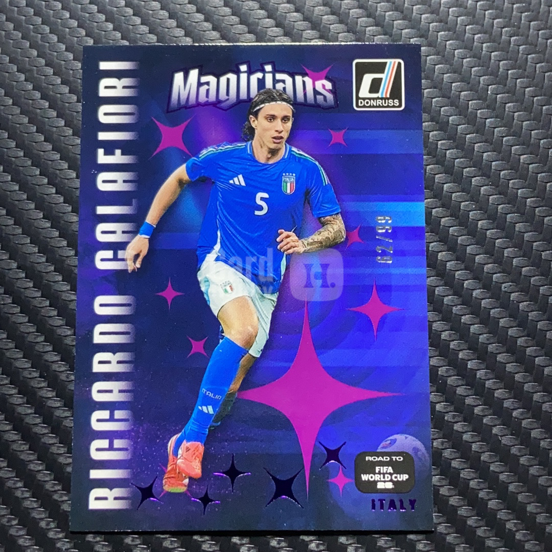 【小牛代拍】2025-26 Panini Donruss Riccardo Calafiori 意大利卡拉菲奥里 Magicians 魔术师 特卡 杜蕾斯 世界杯之路 62/9 卡品如图(polo)