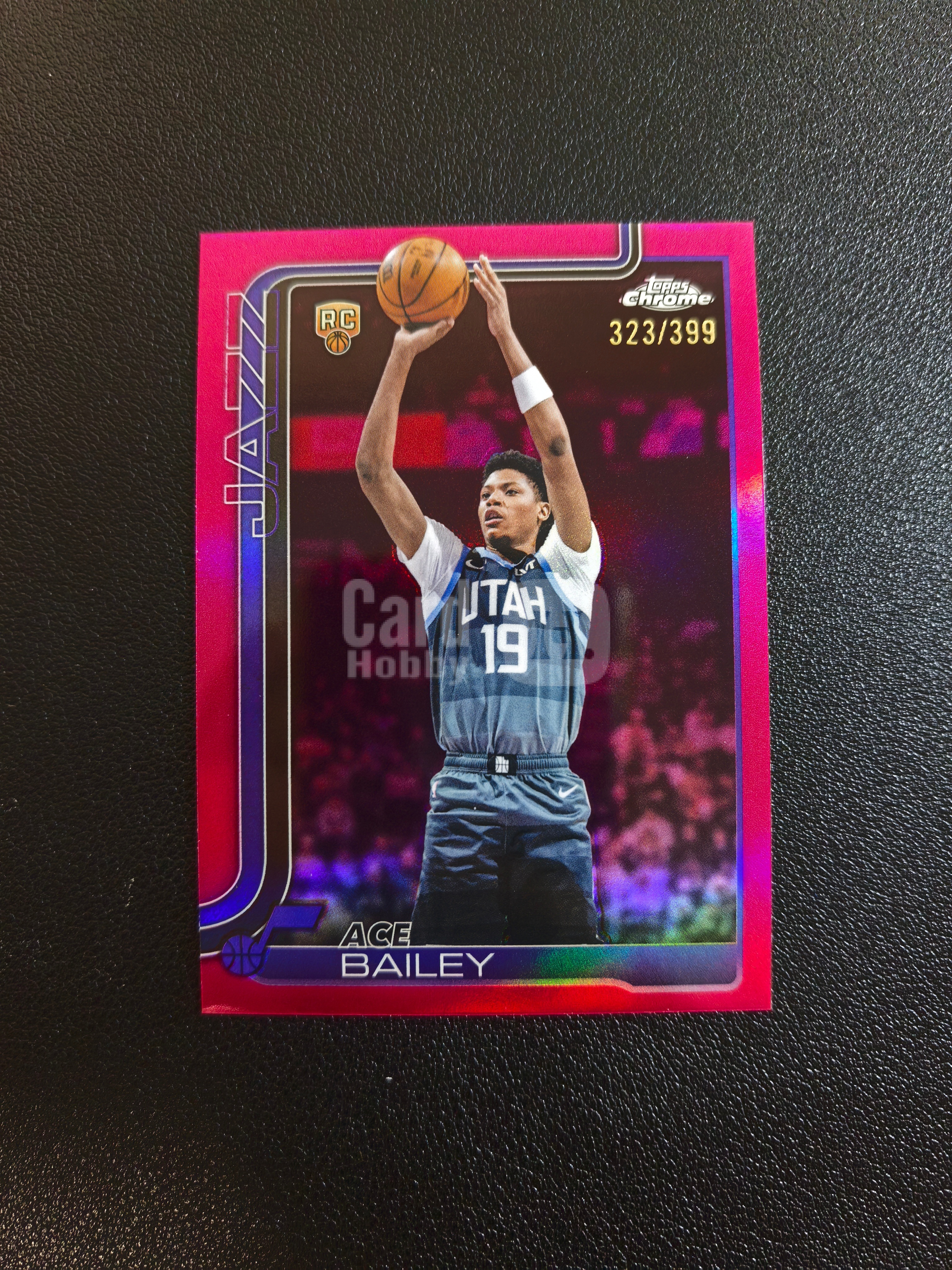 2025-26 Topps Chrome Update ACE BAILEY RC 爵士 埃斯贝利 新秀 323/399编 粉折 折射 实卡精美 卡品如图 七哥