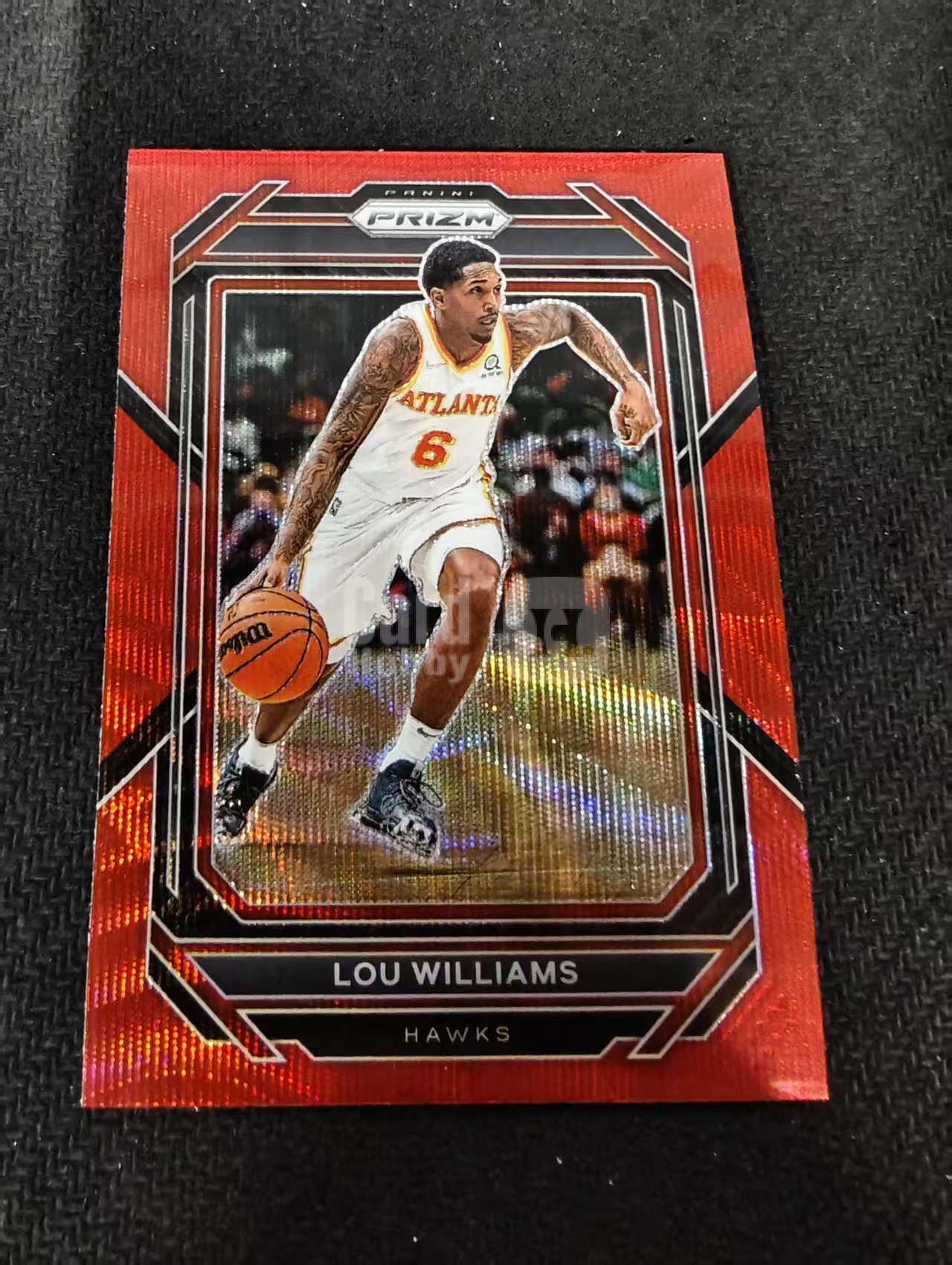 2022-23 Panini Prizm Lou Williams 路 威廉姆斯 老鹰 红波纹 PZ 划痕 边角瑕疵 #157