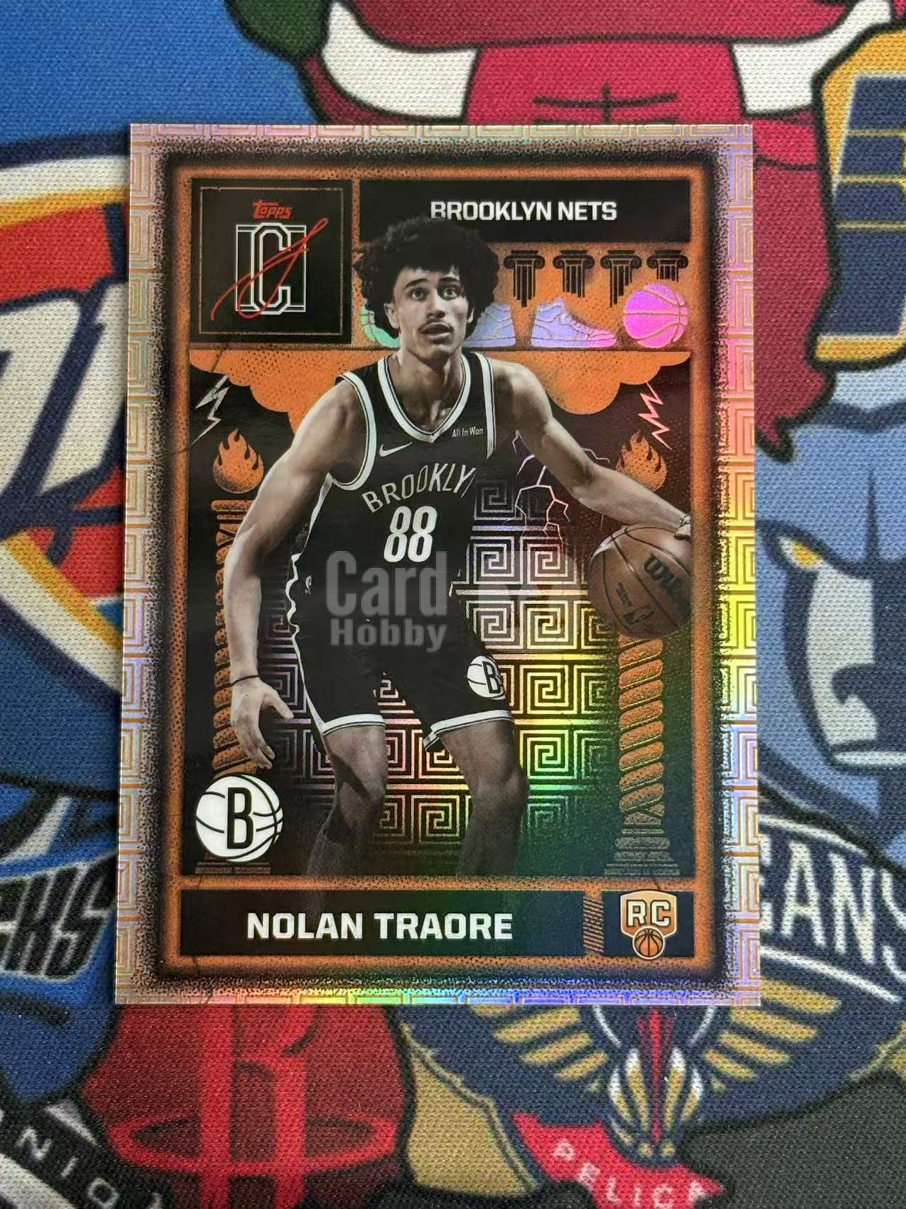 2025-26 TOPPS SIGNATURE CLASS NOLAN TRAORE 篮网 新秀RC 诺兰特劳雷 诺兰特拉奥雷 ODYSSEY奥德赛 大比例SSP特卡 银折 折射【烂臭嘴拍卖】