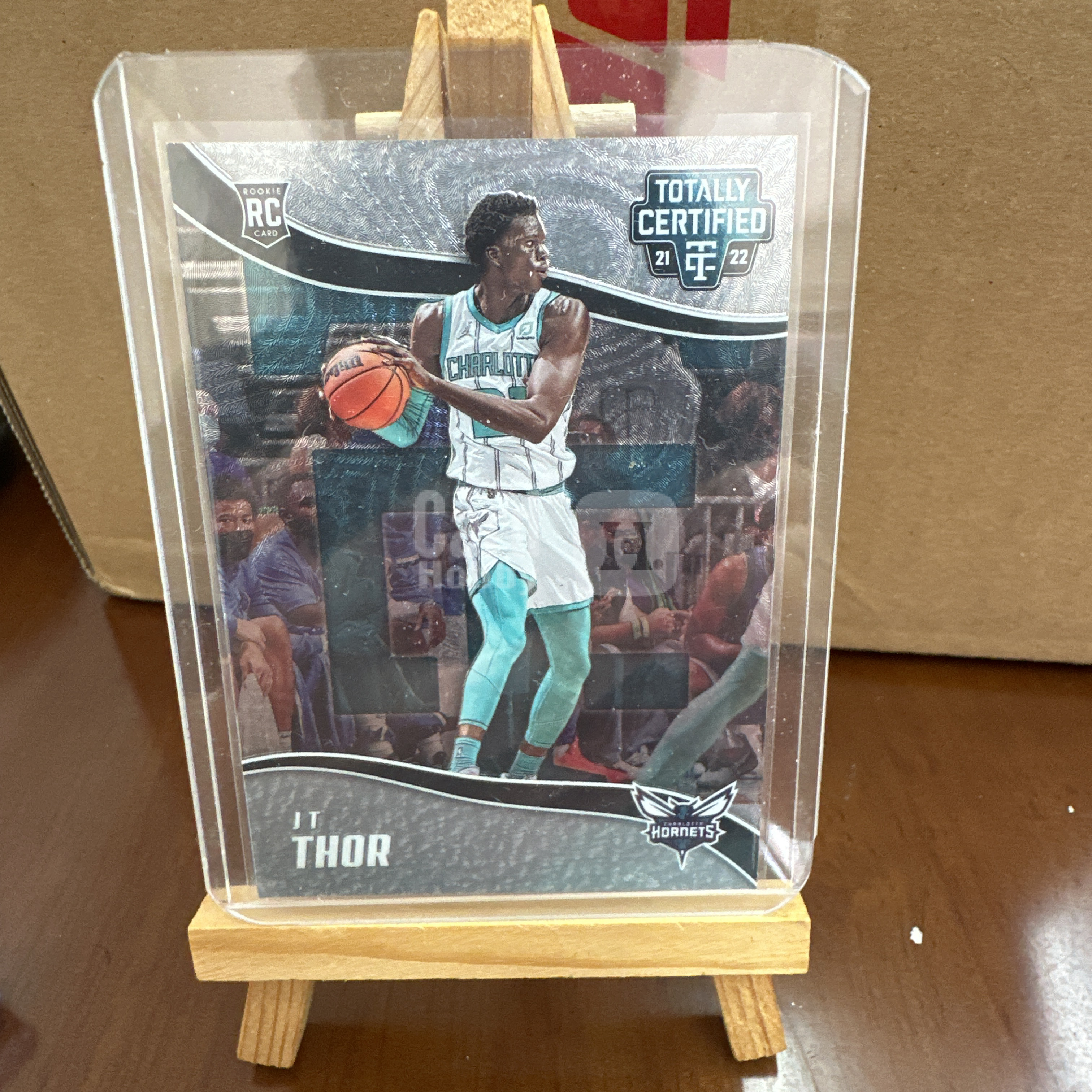 2021-22 Panini Chronicles JT Thor RC 【RC新秀卡】JT·索尔 21‑22编年史Totally Certified，卡砖封装，实拍品相如图