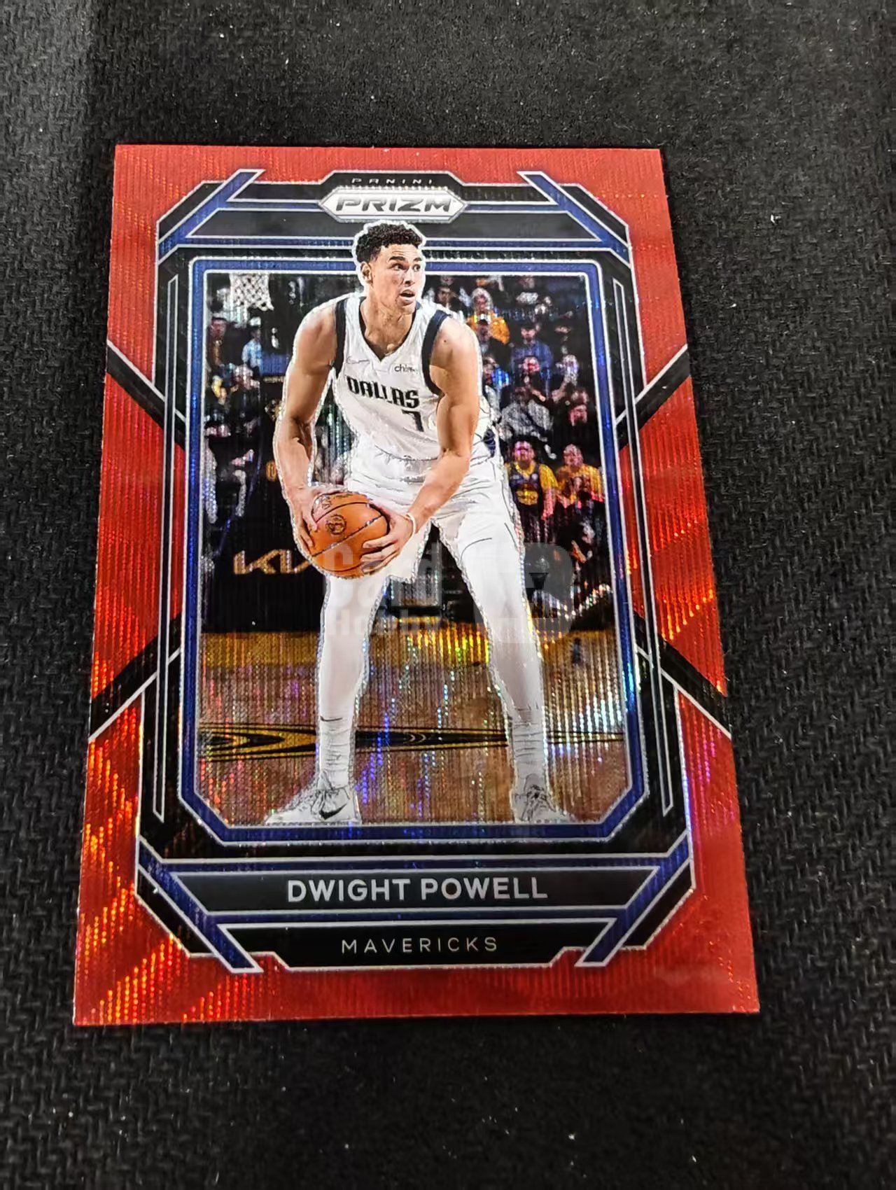 2022-23 Panini Prizm Dwight Powell 德怀特 鲍威尔 独行侠 红波纹 PZ 划痕 边角瑕疵 #187