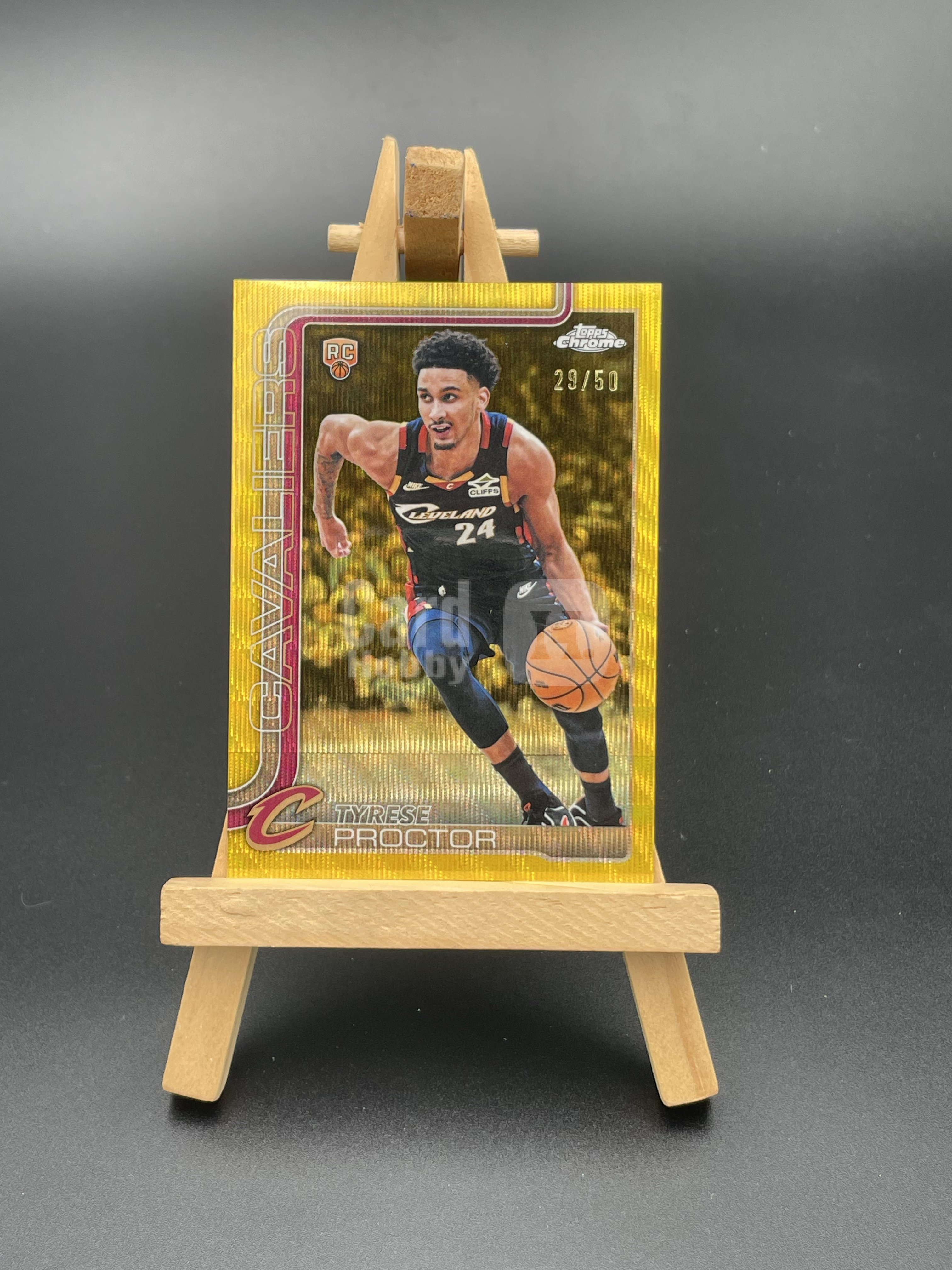 【闪拍代拍】2025‑26 Topps Chrome 泰里斯普罗克特 骑士 RC新秀 金波纹折 金卡 29/50编 卡角队徽标识 卡品如图 收藏必备 军A01