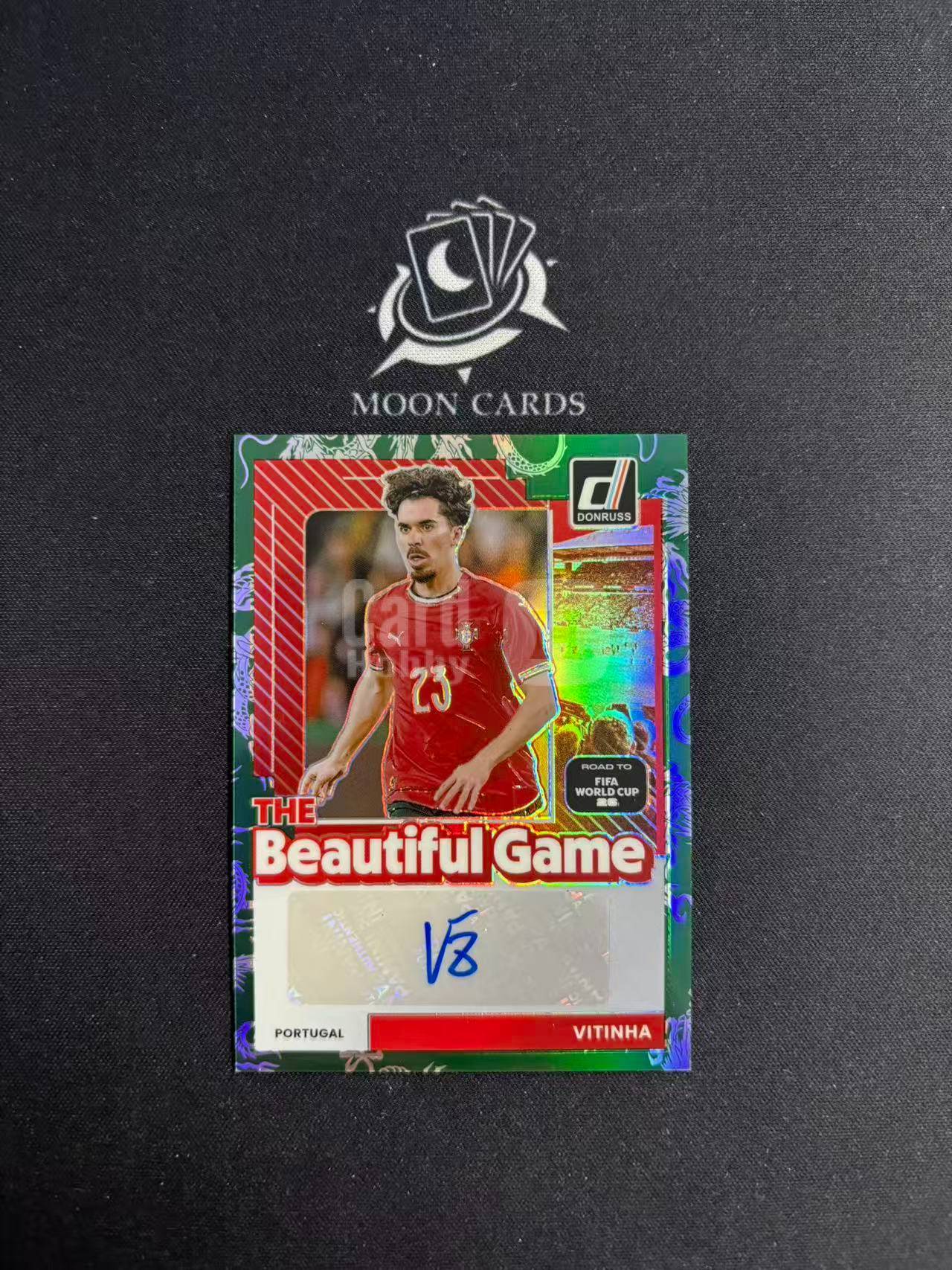 【梦卡拍卖】2026 Panini FIFA World Cup Vitinha 签字 /99编 龙鳞折 维蒂尼亚 葡萄牙 世界杯之路 #DD# BT蒯
