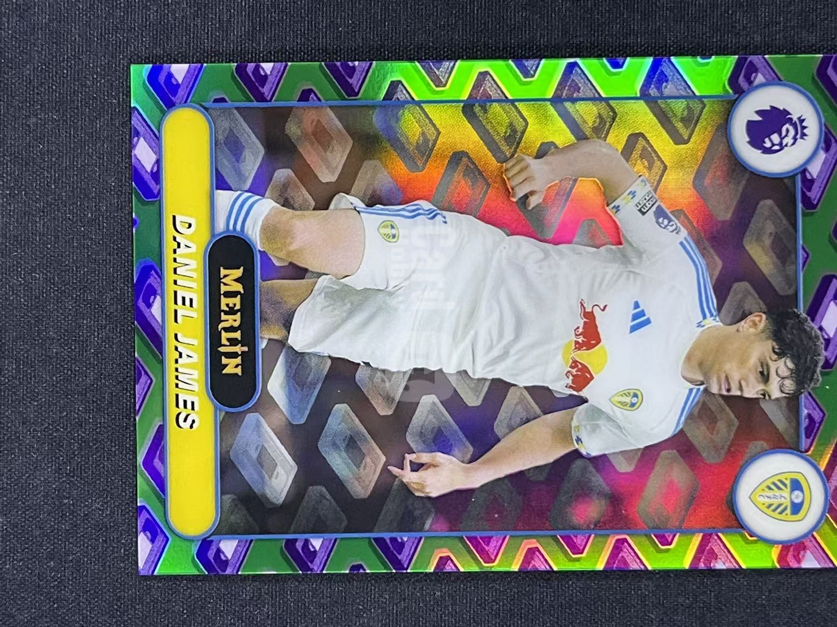2026 Topps Premier Merlin Daniel James 英超梅林 丹尼尔・詹姆斯  Leeds United利兹联 威尔士 磁带折 base  卡品如图