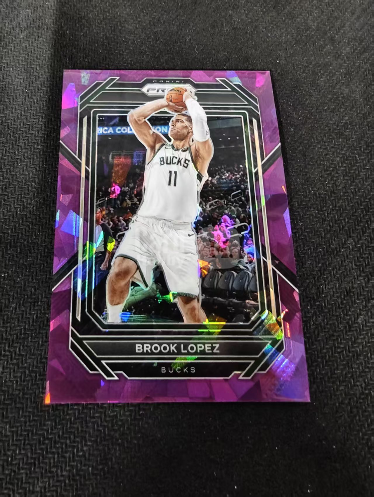 2022-23 Panini Prizm Brook Lopez 布鲁克 洛佩斯 雄鹿 紫碎冰 149编 划痕 边角瑕疵