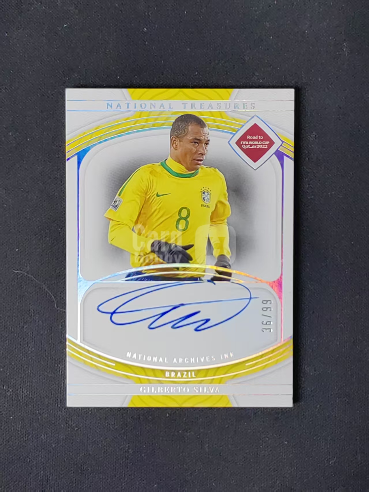 2022 Panini National Treasures Gilberto Silva 【林林拍卖张彩虹】国宝系列 卡塔尔世界杯 巴西 传奇名宿 吉尔伯托席尔瓦 36/99编 卡签 签字 瑕疵见图