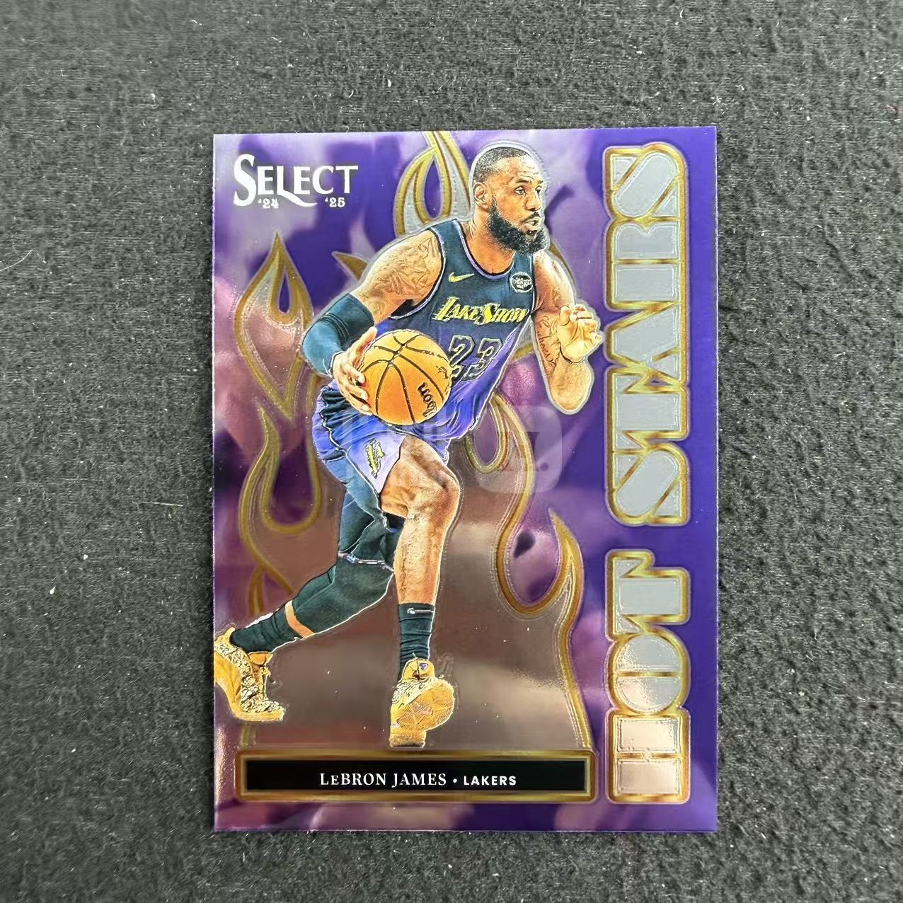 【阿福拍卖】2024-25 Panini Select LeBron James 勒布朗 詹姆斯 湖人 Hot Stars 热火之星 特卡 收藏必备（CMY）