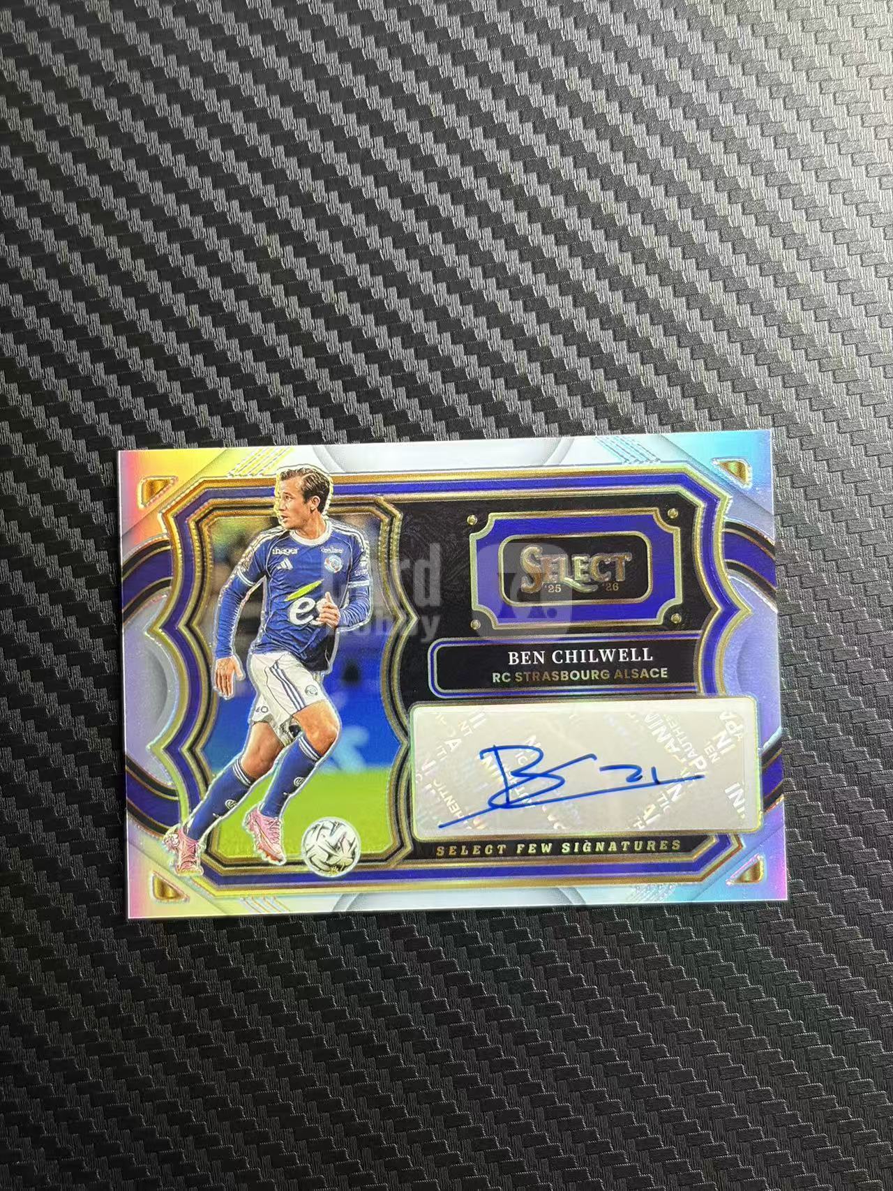 2025-26 Panini Select Ben Chilwell 法甲SE 斯特拉斯堡 英格兰 本 奇尔韦尔 签字 银折 卡品如图 拍前看描述 只合并当天 不累计