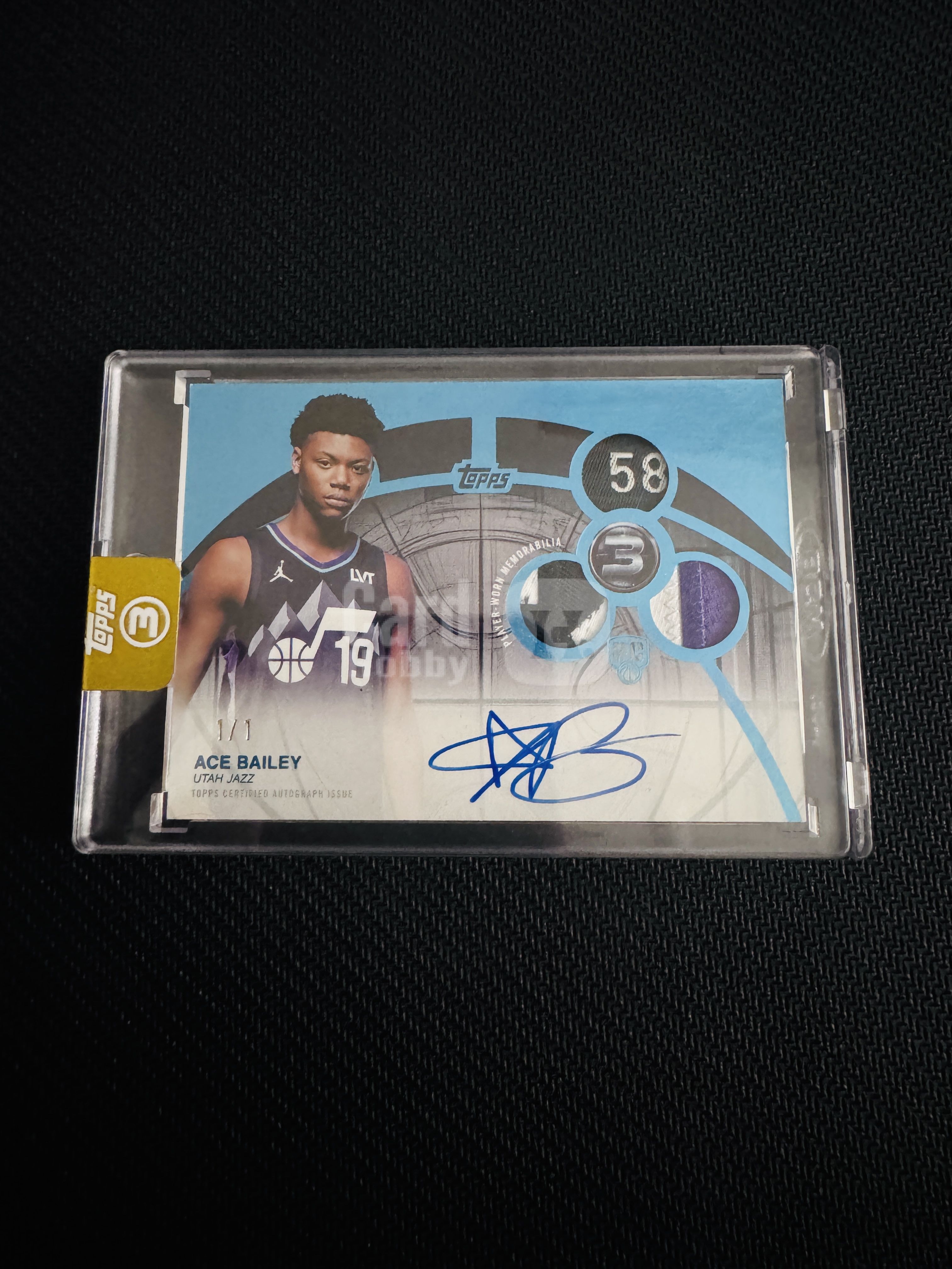 2025-26 Topps Three Airious "Ace" Bailey RC 【杨过拍卖】元年 犹他爵士 艾斯 贝利 新秀RC 湖水蓝闪 1/1编 一编 Patch签字 卡签 暴力水洗标切割