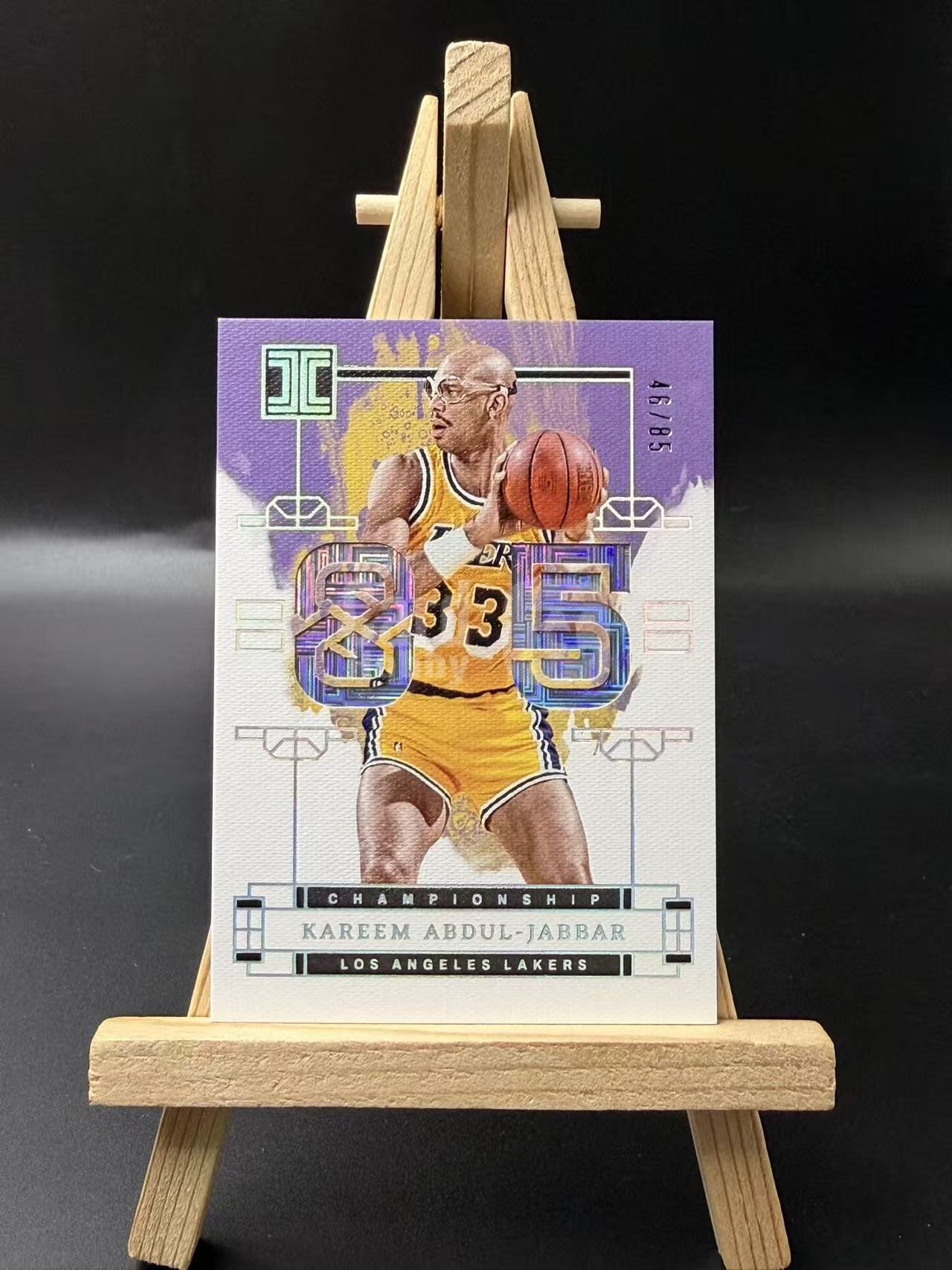 2023-24 Panini Impeccable Kareem Abdul-Jabbar 【YT拍卖】卡里姆 贾巴尔 无字数据 天勾 湖人 名宿 数据 46/85编~闪电q