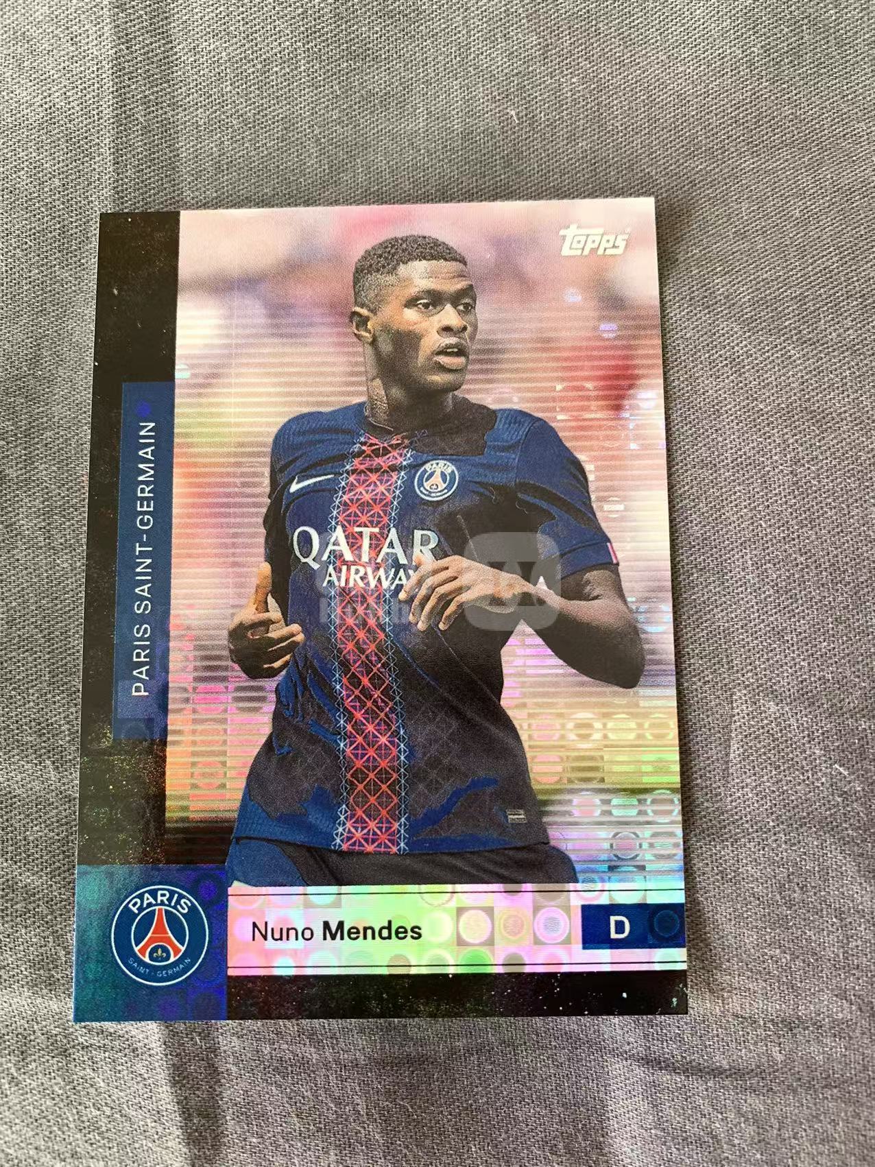 2026 Topps 巴黎队盒 TOPPS 巴黎圣日尔曼 队盒 努诺 门德斯 葡萄牙 泡泡折 折射 NUNO MENDES 万物