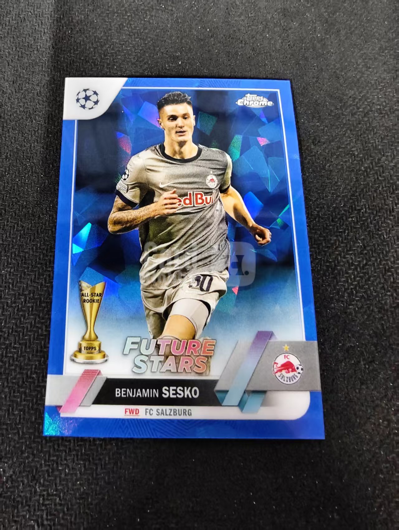 【可合并,不累计】 2023 Topps Chrome benjamin sesko 蓝宝石 萨尔茨堡红牛 本杰明 塞斯科 蓝碎冰折 划痕 边角瑕疵 #177