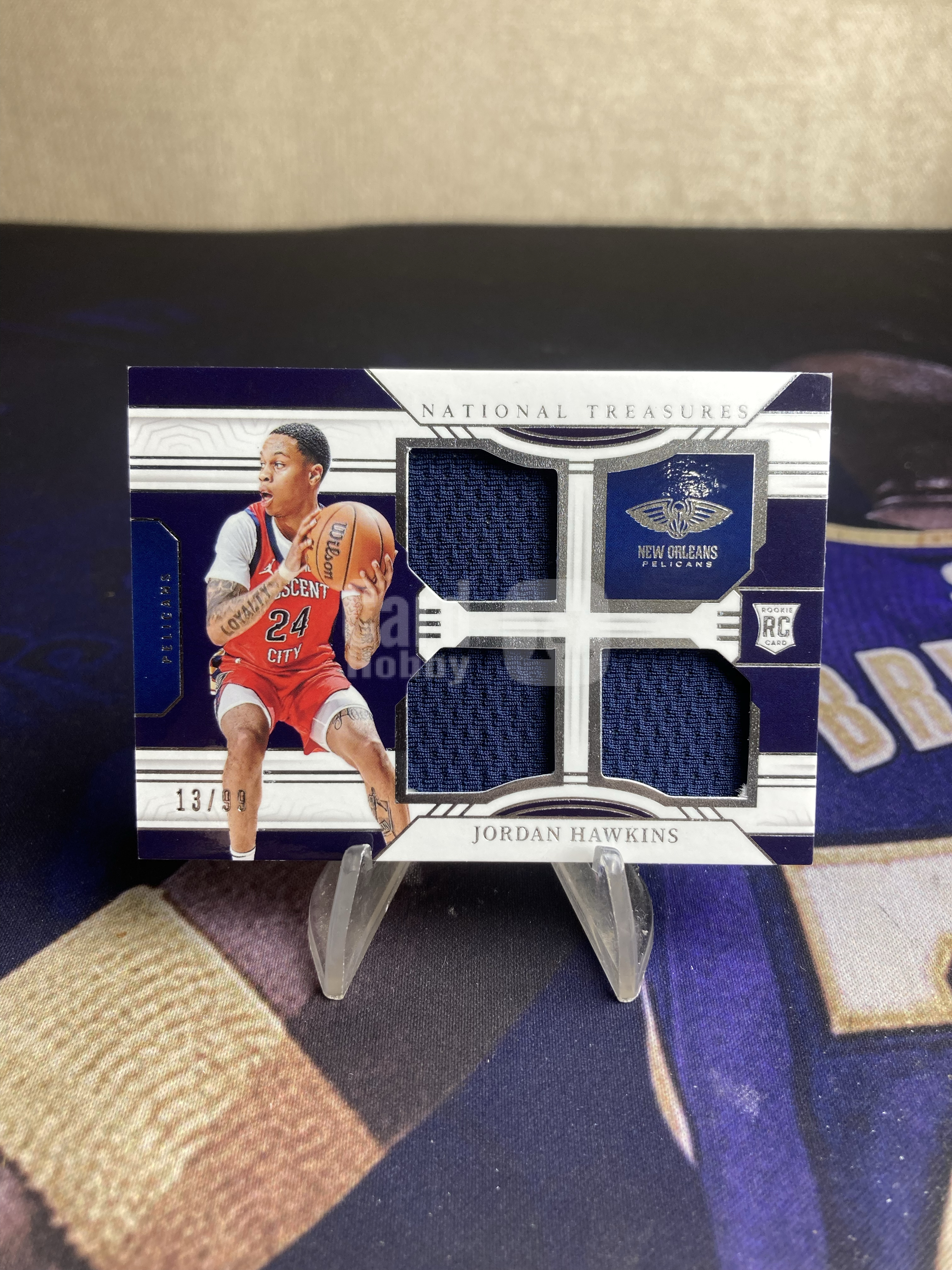 2023-24 Panini National Treasures Jordan Hawkins RC 【星卡优转】国宝系列 鹈鹕 新秀RC 乔丹 霍金斯 13/99编 三窗球衣切割 微瑕如图 成