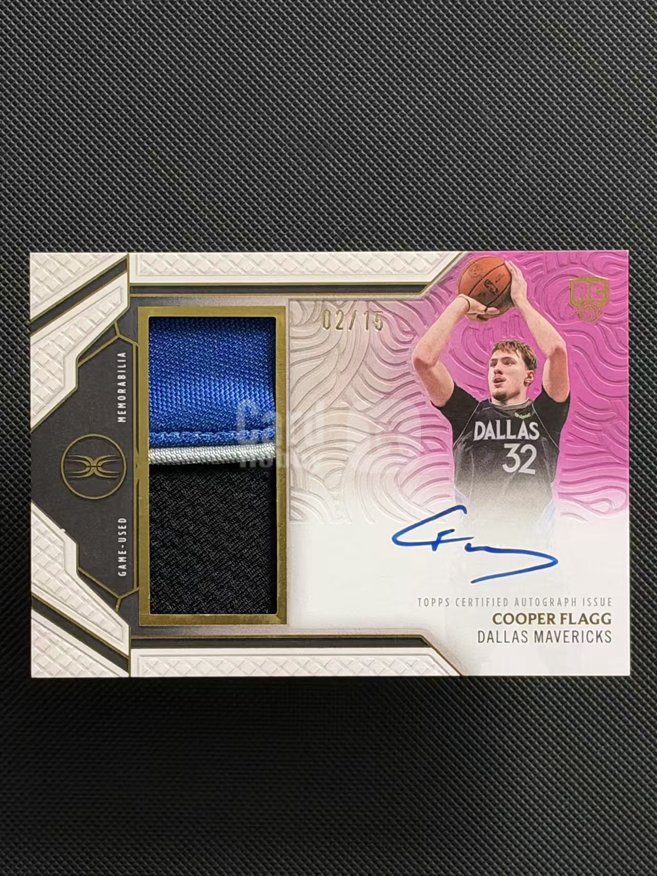 2025-26 Topps Definitive Cooper Flagg RC 库珀 弗拉格 独行侠 至尊 元年 新秀 物料 球衣 亲穿 正RPA 粉平行 15编 队标切割 美国之子 赛季提前投资