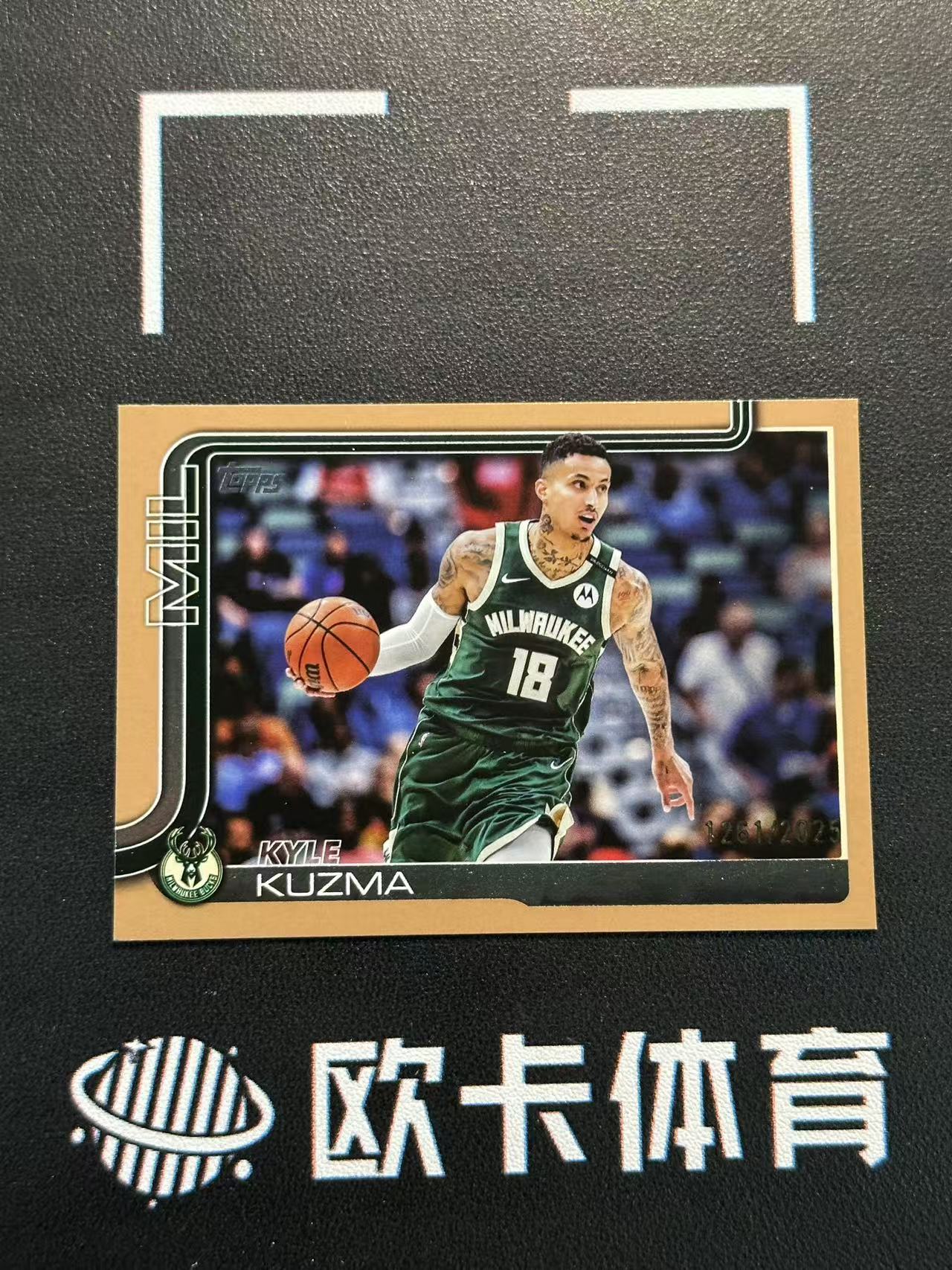 2025-26 Topps Flagship Kyle Kuzma 【欧卡体育】元年旗舰 凯尔 库兹马 2025编 横版 雄鹿 卡品如图(YDD)