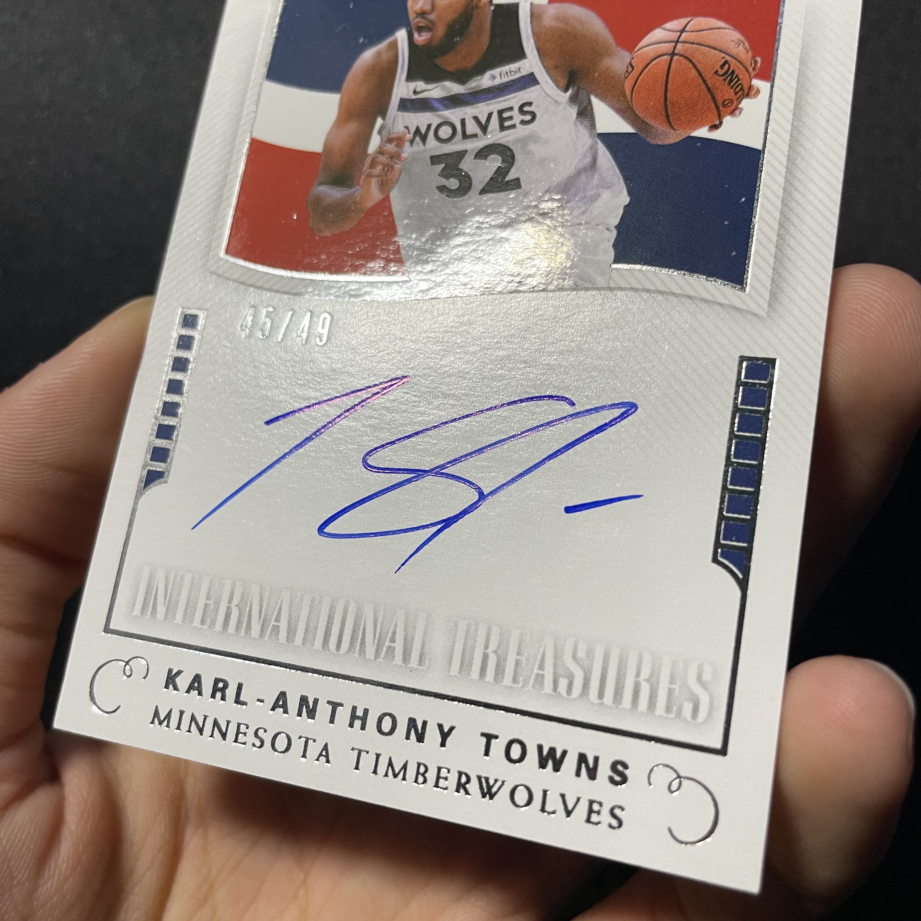 【派大星球星卡代拍】2017-18 PANINI NATIONAL TREASURES 卡尔安东尼 唐斯 45/49编 国旗签 国宝 卡签 国际签 签字 KARL-ANTHONY TOWNS #帅帅