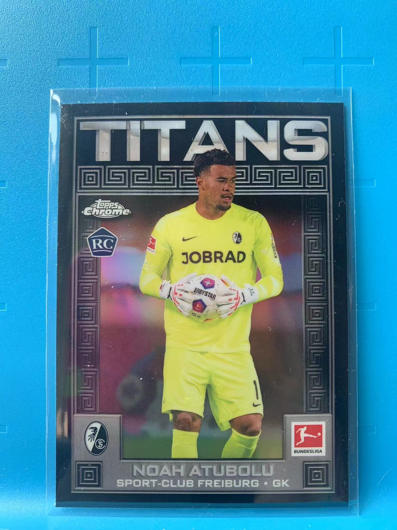 2024 Topps Chrome Noah Atubolu 弗莱堡 阿图波鲁 新秀 RC titans 泰坦 特卡 银折 德甲60周年 卡品如图 X011F