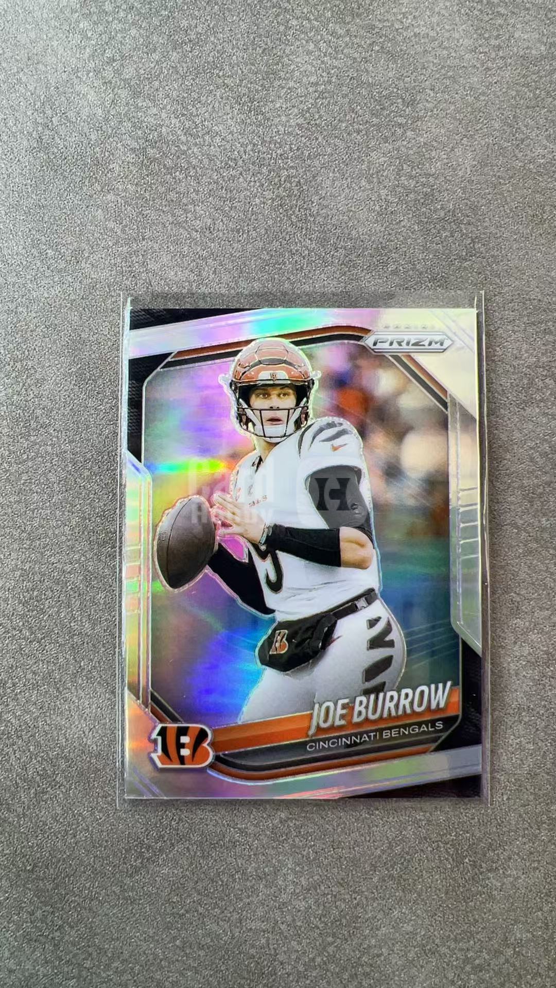 3504【330球星卡实体店代卖】2025 帕尼尼 PRIZM NFL 乔 伯罗 Joe Burrow 猛虎 超级四分卫 银折 仅顺丰寄付 (WWTY)