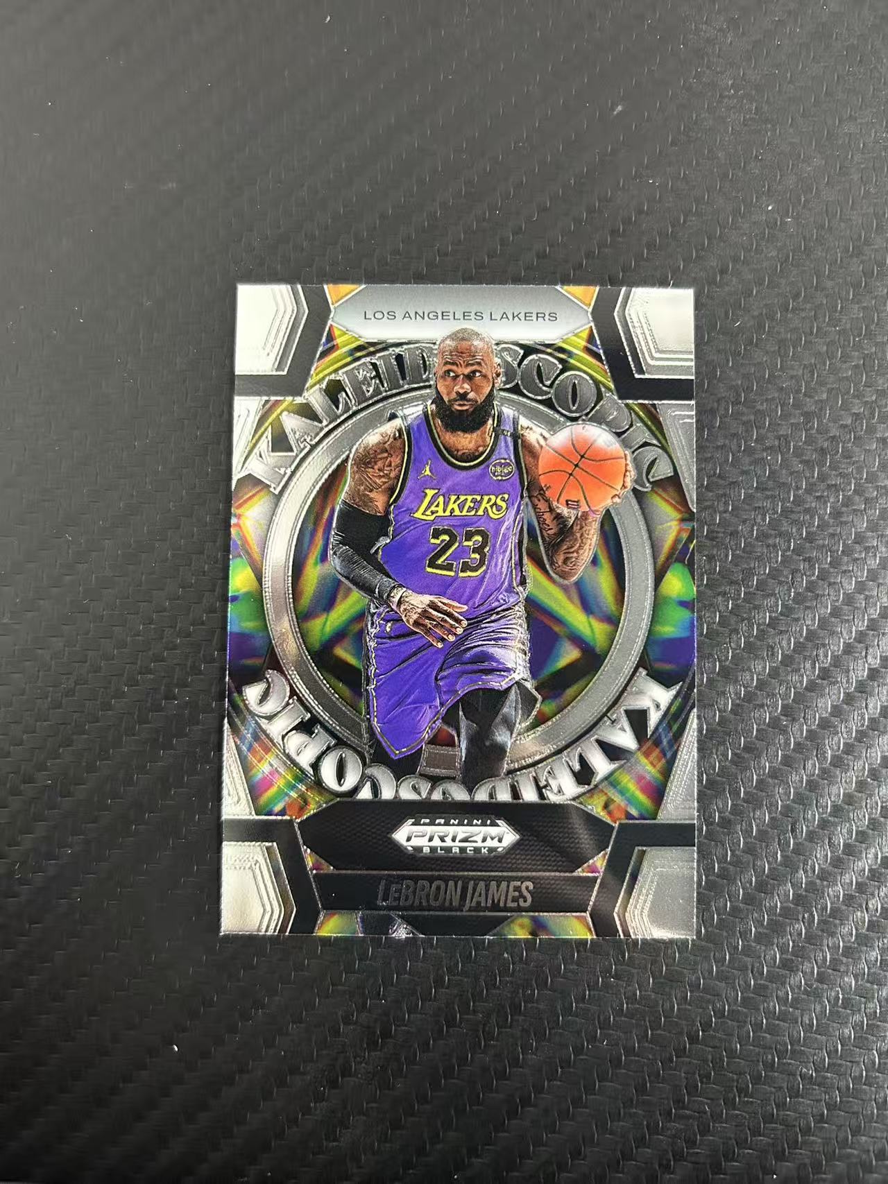 2024-25 Panini Prizm Black LeBron James #6【灯灯拍卡】 pz 小皇帝 勒布朗詹姆斯 折射 万花筒 湖人 特卡 联盟第一人 老当益壮 收藏必备【暴走】