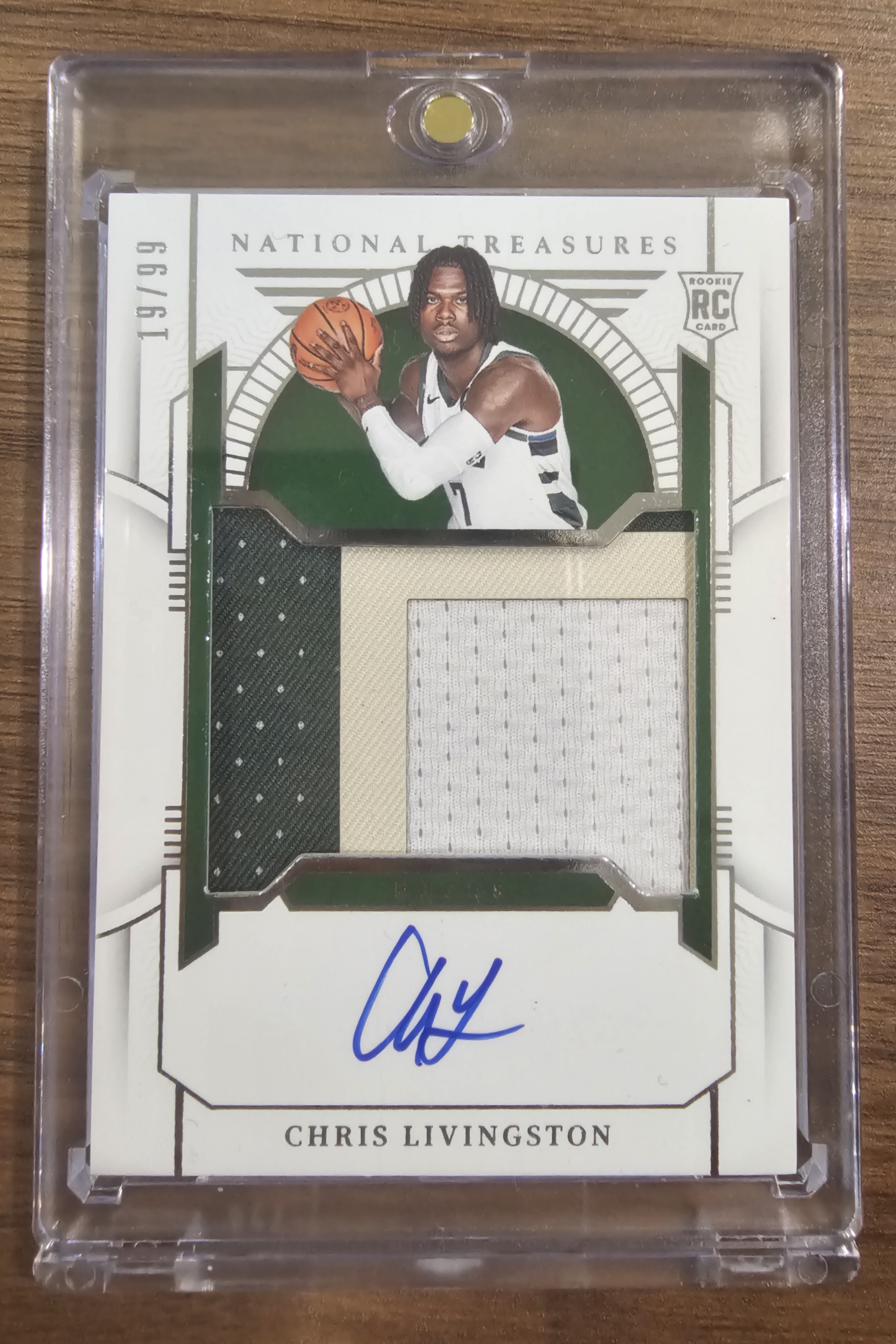 2023-24 Panini National Treasures Chris Livingston RC 克里斯 利文斯顿 国宝 正Rpa 球衣pacth 限量99编 卡签 未来可期，值得收藏。